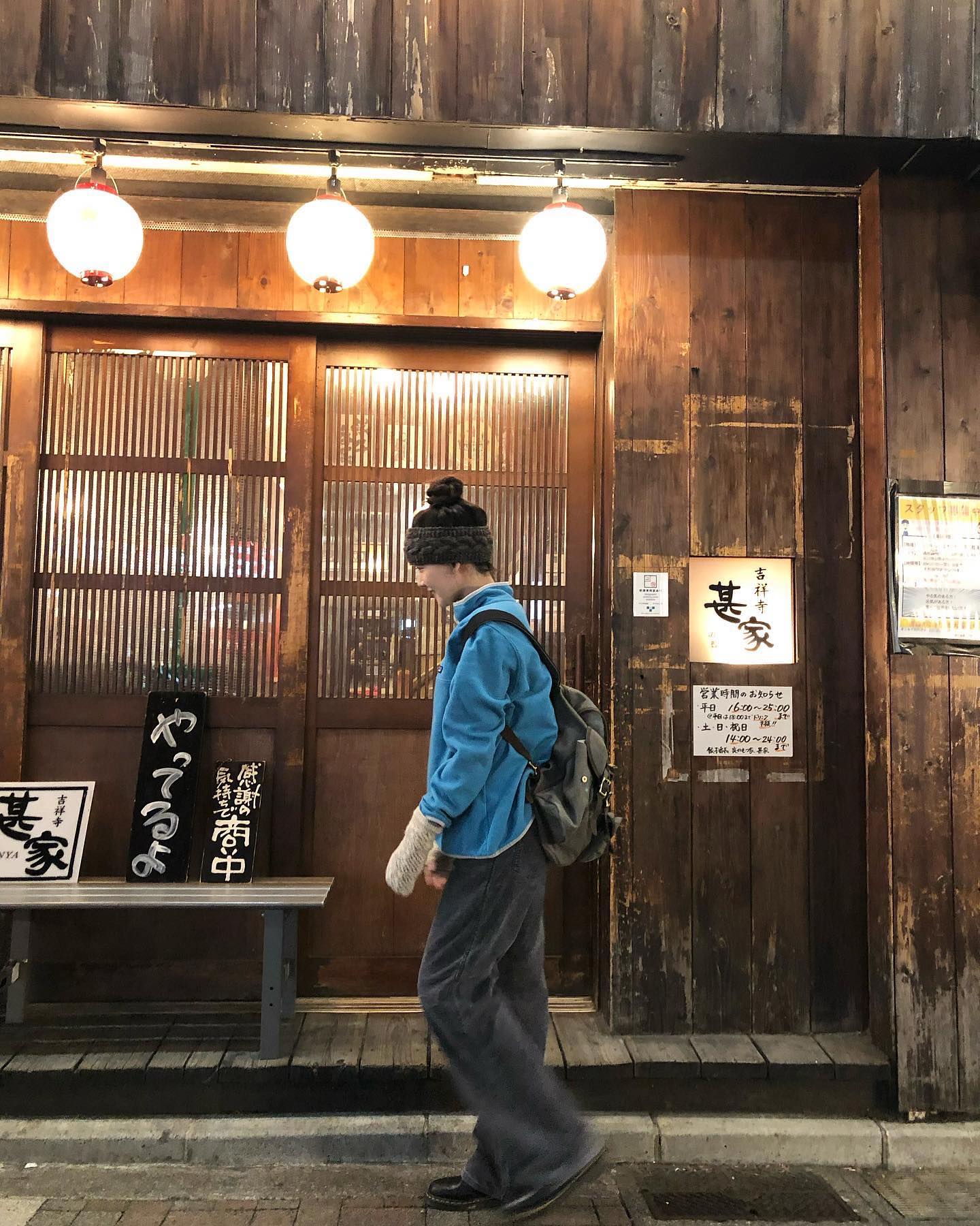 겨울엔 파타고니아만한 게 없죠❄️
최윤지의 흔하지 않은 파타고니아 스타일링 보고 가세요👀🧚🏻

겨울이 오면 생각나는 최윤지의 파타고니아 겨울 아이템 2가지 모았어요.

1. 마이크로 스냅 티 풀오버, 20만 원대
파타고니아 시그니처 디자인 스냅 버튼 플래킷으로, 부드러운 폴리에스터 플리스 소재에 칼라, 소매, 밑단에 더해진 바인딩이 돋보이죠. 최윤지는 흑청 팬츠와 핸드 워머, 헤어밴드를 같이 매치해 캐주얼하면서도 트렌디한 겨울 룩을 완성했습니다. 

2. 나노 퍼프 재킷, 30만 원대
 가벼운 재활용 폴리에스터 립스톱 쉘 소재에 벽돌 퀼팅 패턴이 더해져 방풍성과 방수성까지 갖춘 실용적인 재킷입니다. 최윤지는 도트 스커트와 무테안경을 믹스 매치해 빈티지한 감성이 느껴지는 아메카지 룩을 연출했습니다.  이미지2