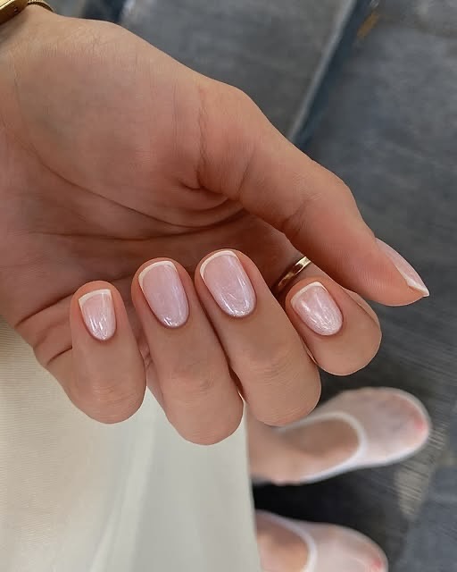 질리지 않는 미니멀한 프렌치 네일💅🏻
계절 타지 않는 클래식한 프렌치 네일로 기분 전환해 보자🤍✨ 이미지3