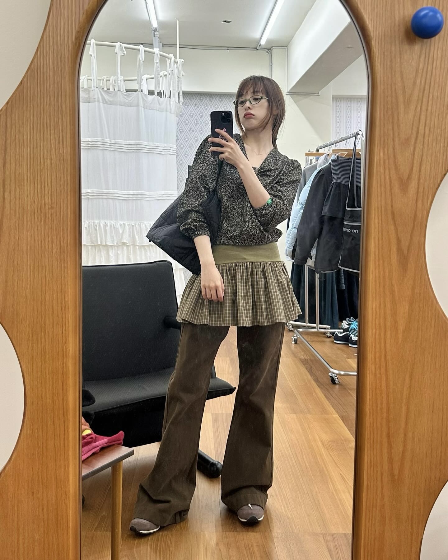 레이어링 쉽게 하는 법? 스칸트지😉
치마보다 편하고, 바지보다 예쁜🖤✨ 스칸트 매력에 빠져봐
이미지1