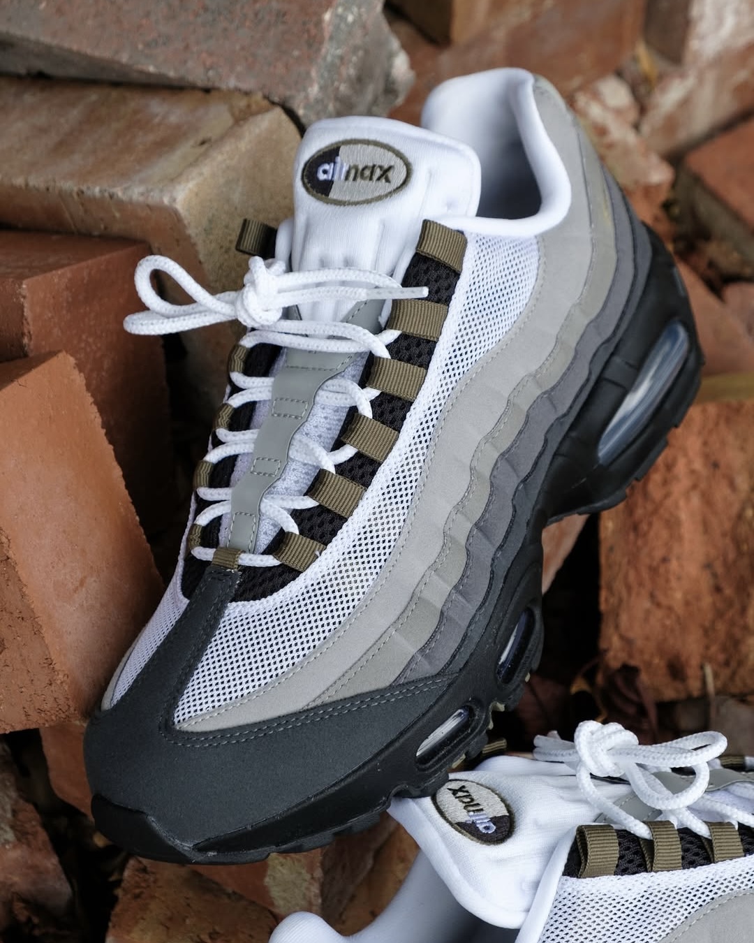 색감좋은 맥스95 미디움올리브🫒 이미지5