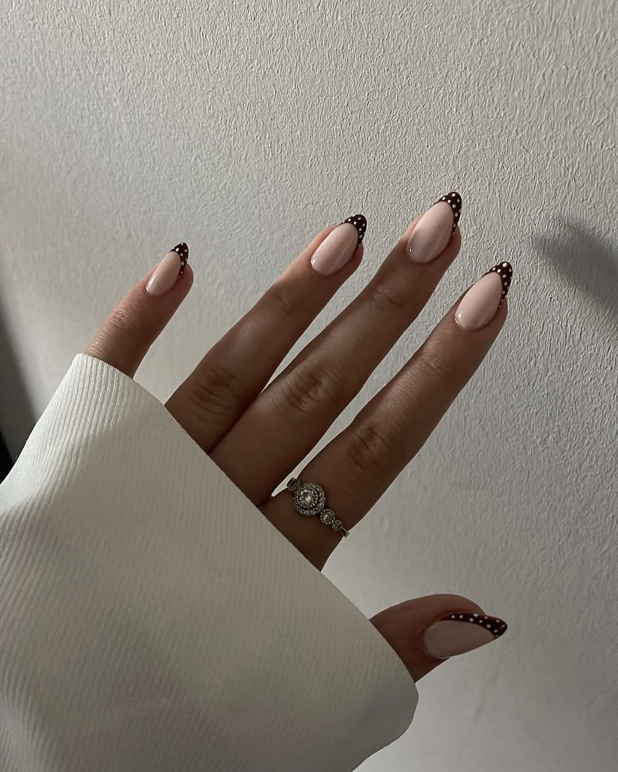 질리지 않는 미니멀한 프렌치 네일💅🏻
계절 타지 않는 클래식한 프렌치 네일로 기분 전환해 보자🤍✨ 이미지6