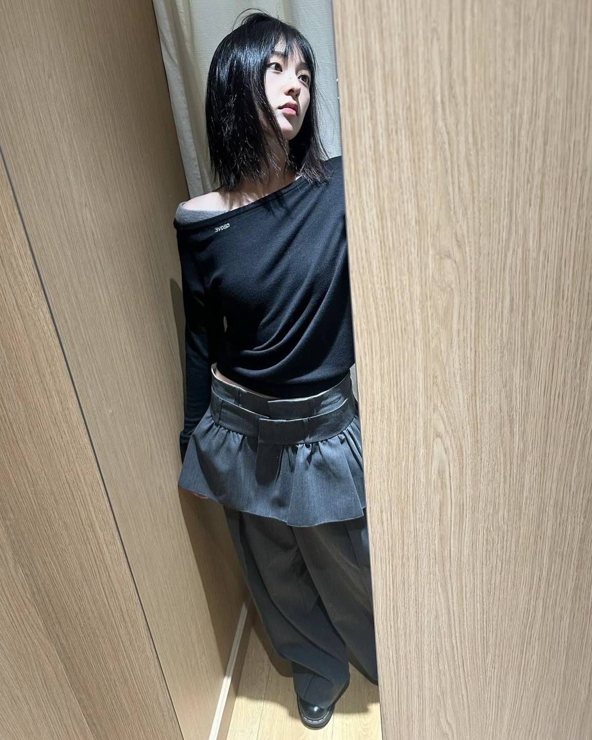 레이어링 쉽게 하는 법? 스칸트지😉
치마보다 편하고, 바지보다 예쁜🖤✨ 스칸트 매력에 빠져봐
이미지6