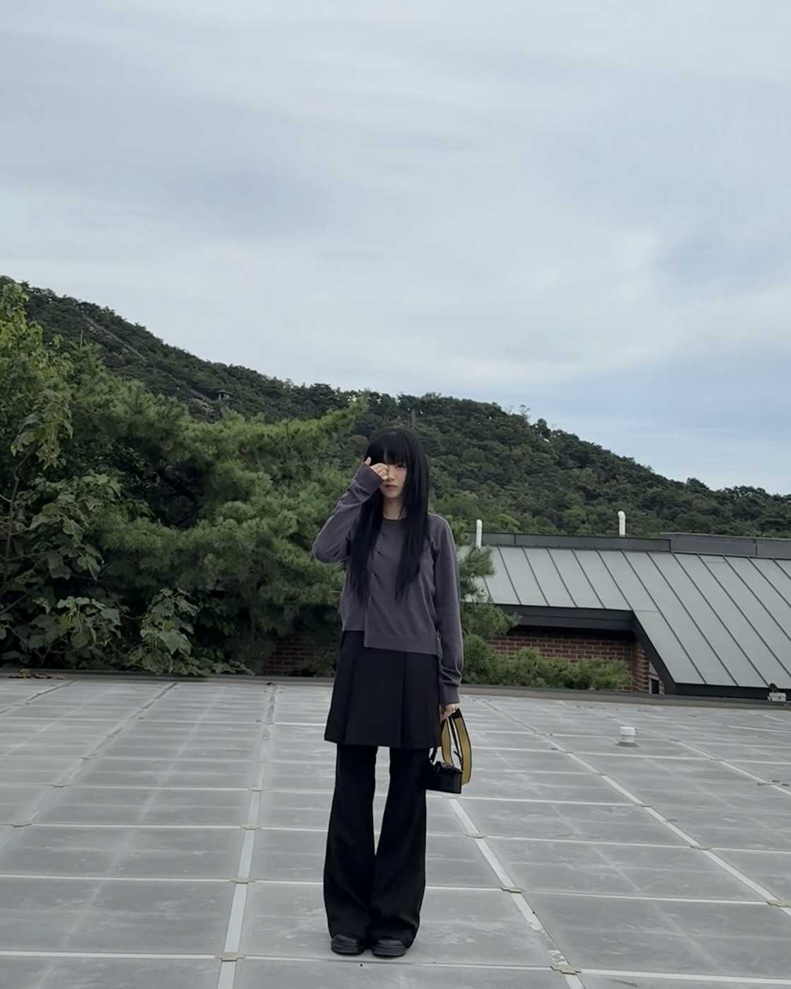 레이어링 쉽게 하는 법? 스칸트지😉
치마보다 편하고, 바지보다 예쁜🖤✨ 스칸트 매력에 빠져봐
이미지3