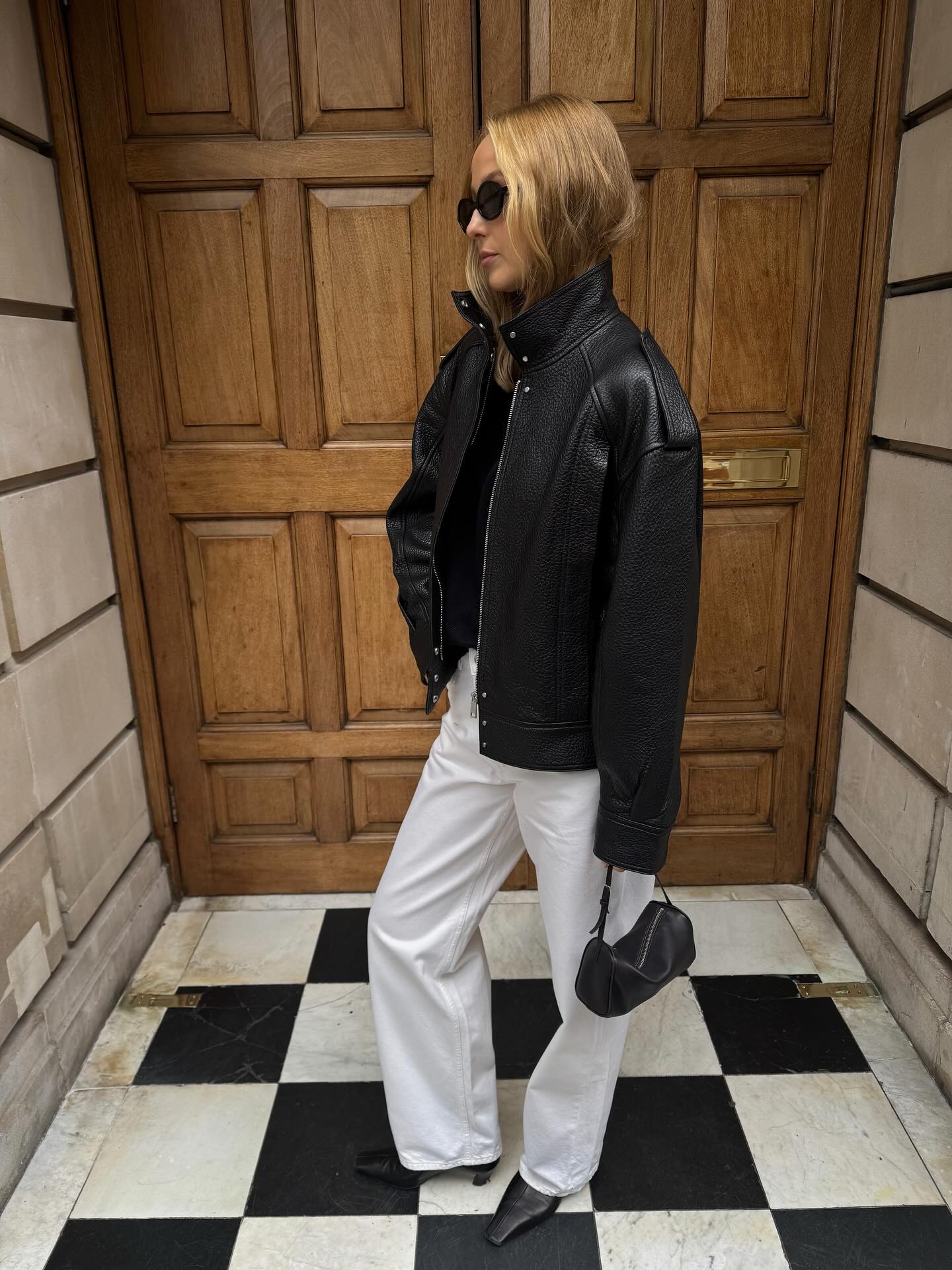 계절 안 타는 화이트 팬츠🤍
언제 입어도 깔끔하고 고급스러운 데일리 코디🦢✨ 이미지6