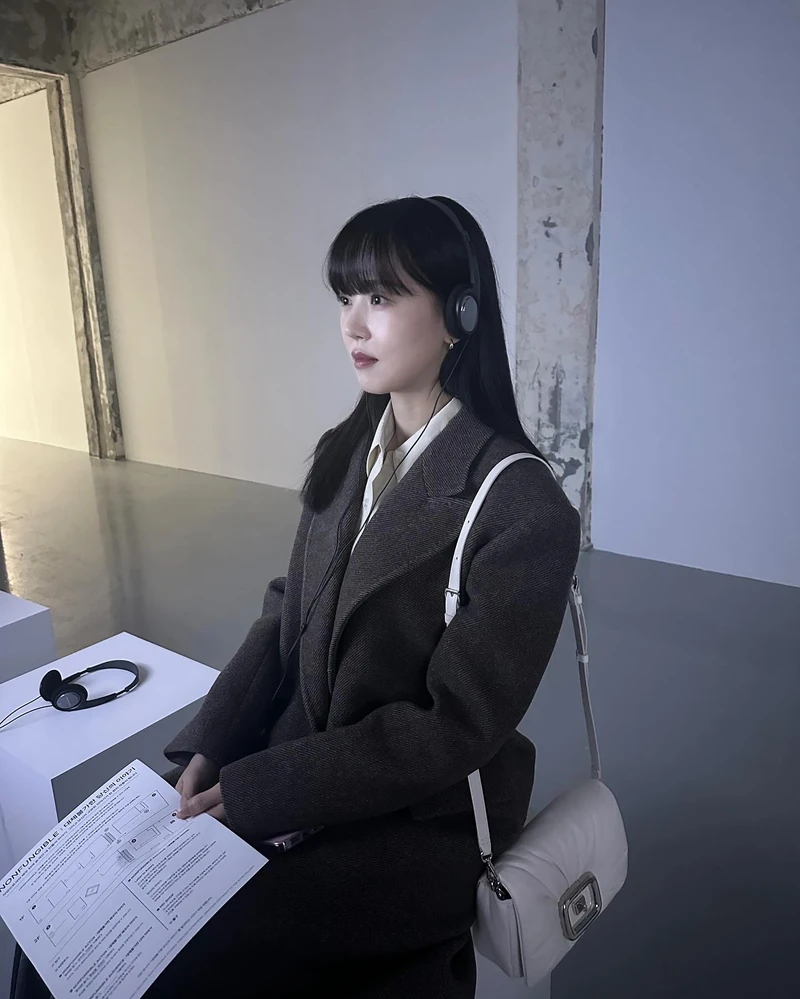 가을 출근룩 필승 조합?🔍
셔츠 위에 코트 하나, 단순하지만 센스 있는 클래식 출근룩💼🤎 이미지2