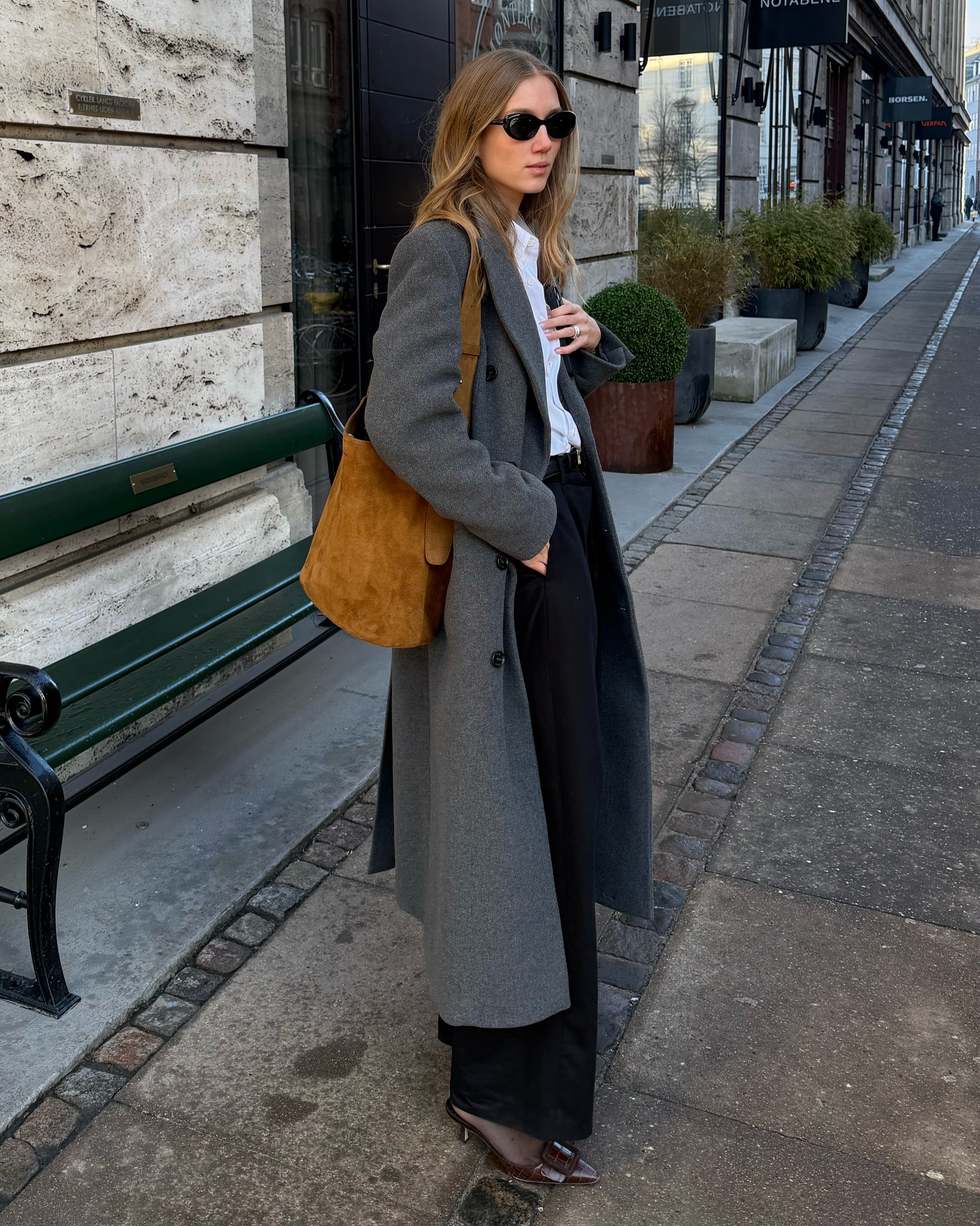 직장인들의 교복템🖤블랙 슬랙스
다른 무드로 즐기는 블랙 슬랙스 일주일 코디 아르켜 줄게💡🧚🏻 이미지5