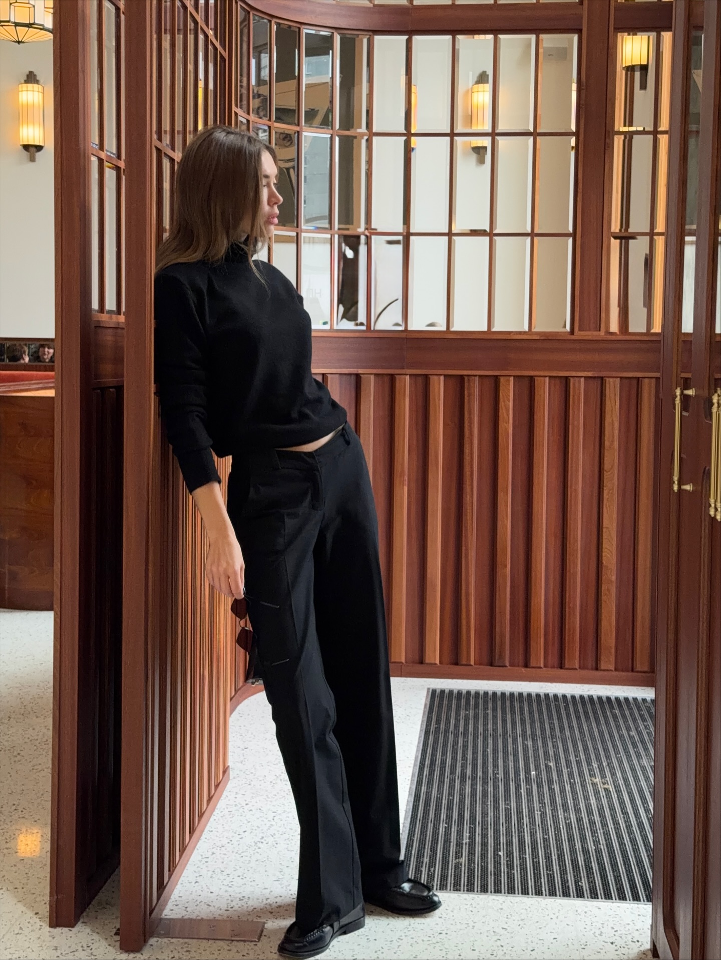 직장인들의 교복템🖤블랙 슬랙스
다른 무드로 즐기는 블랙 슬랙스 일주일 코디 아르켜 줄게💡🧚🏻 이미지3