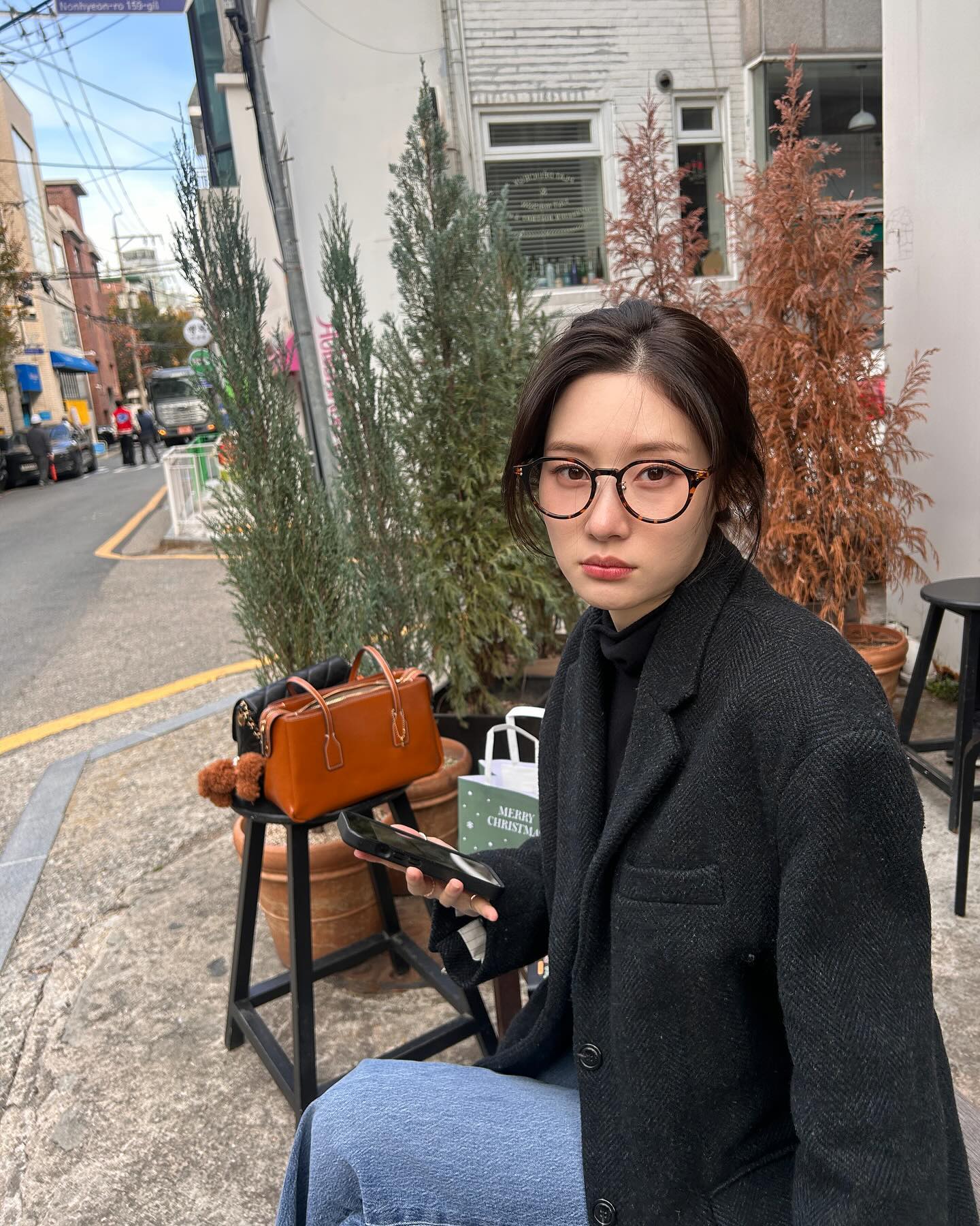 터틀넥에 자켓?실패할 리 없지🖤
출근룩부터 데일리룩까지 입기 좋은 겨울 근본 조합이야💡☑️ 이미지2