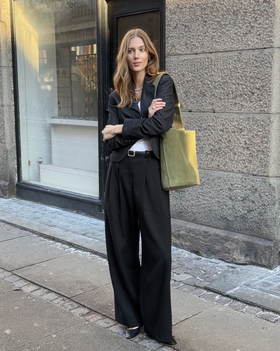 직장인들의 교복템🖤블랙 슬랙스
다른 무드로 즐기는 블랙 슬랙스 일주일 코디 아르켜 줄게💡🧚🏻 이미지2