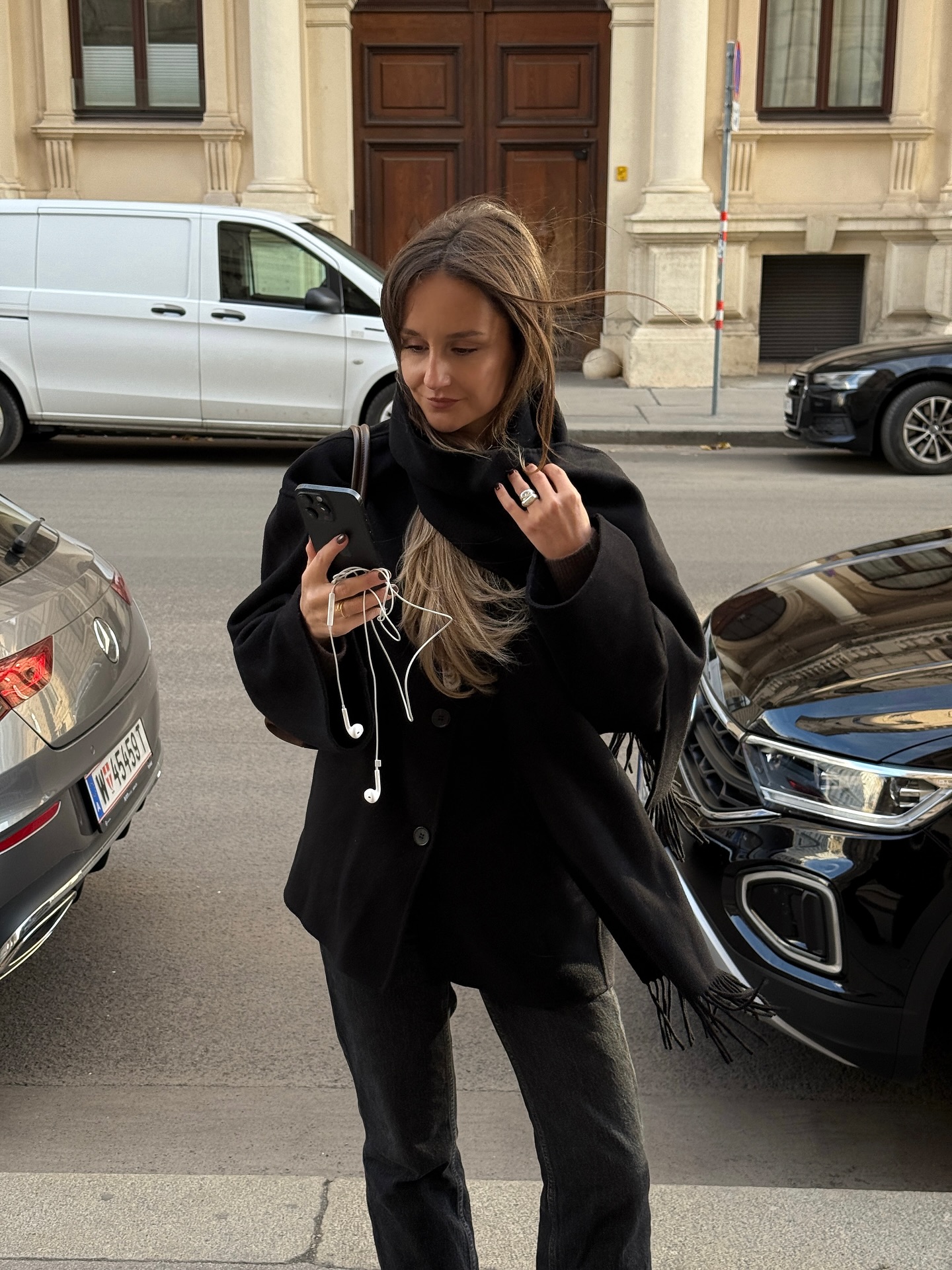 어떤 색 목도리를 둘러볼까?🧣
룩과 비슷한 톤온톤 목도리로 센스 있게 마무리해 봐🤍✨ 이미지2