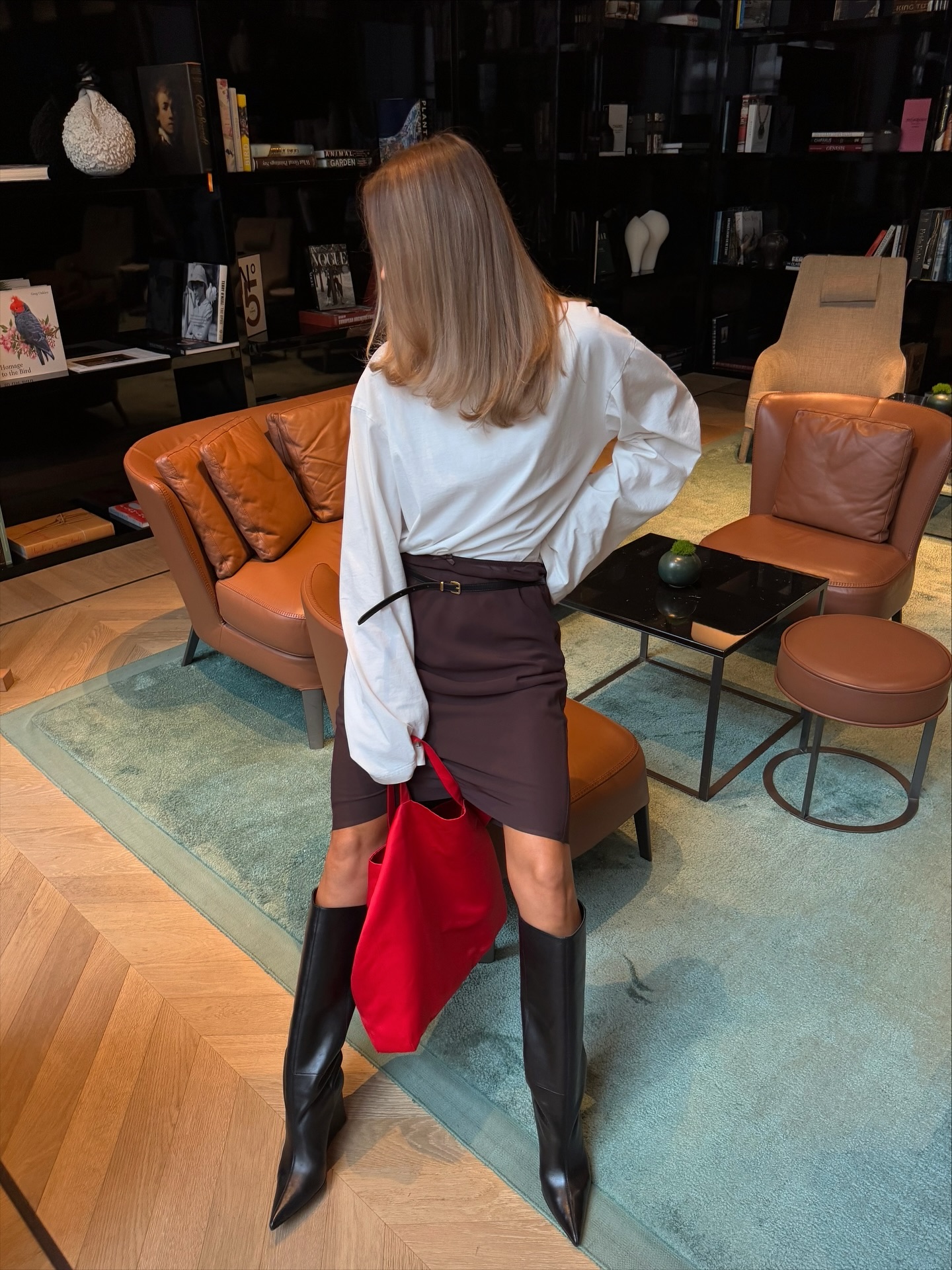 추워도 미디스커트는 포기 못 해✨
부츠부터 플랫슈즈까지, 모두 찰떡인 미디스커트 입어보자🙆🏻‍♀️🤎 이미지4