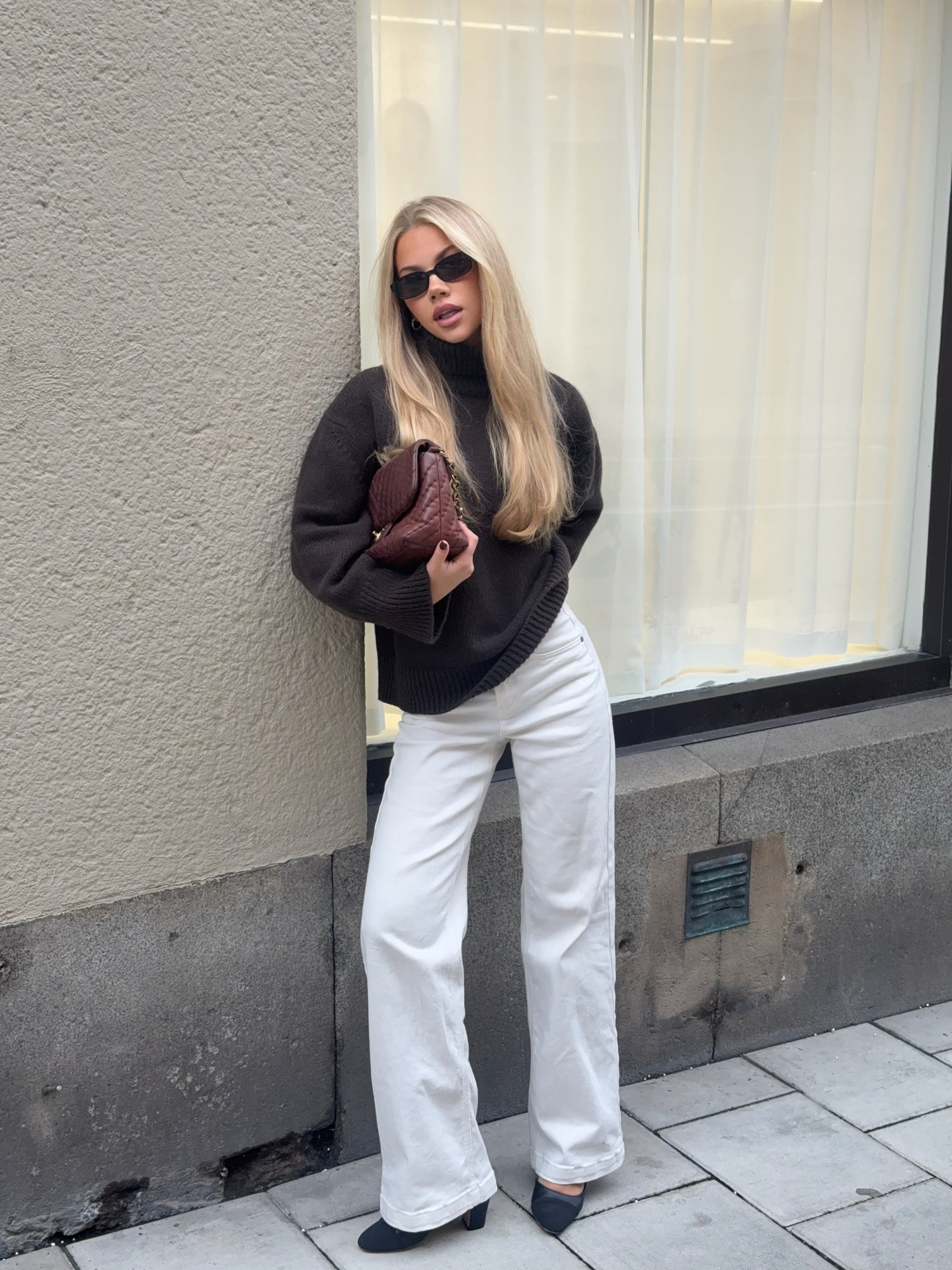 계절 안 타는 화이트 팬츠🤍
언제 입어도 깔끔하고 고급스러운 데일리 코디🦢✨ 이미지4