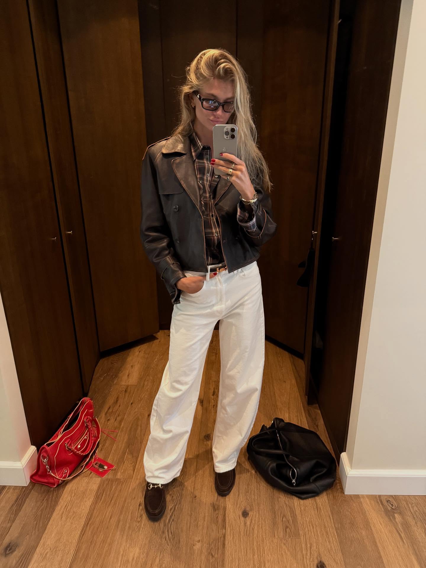 계절 안 타는 화이트 팬츠🤍
언제 입어도 깔끔하고 고급스러운 데일리 코디🦢✨ 이미지3