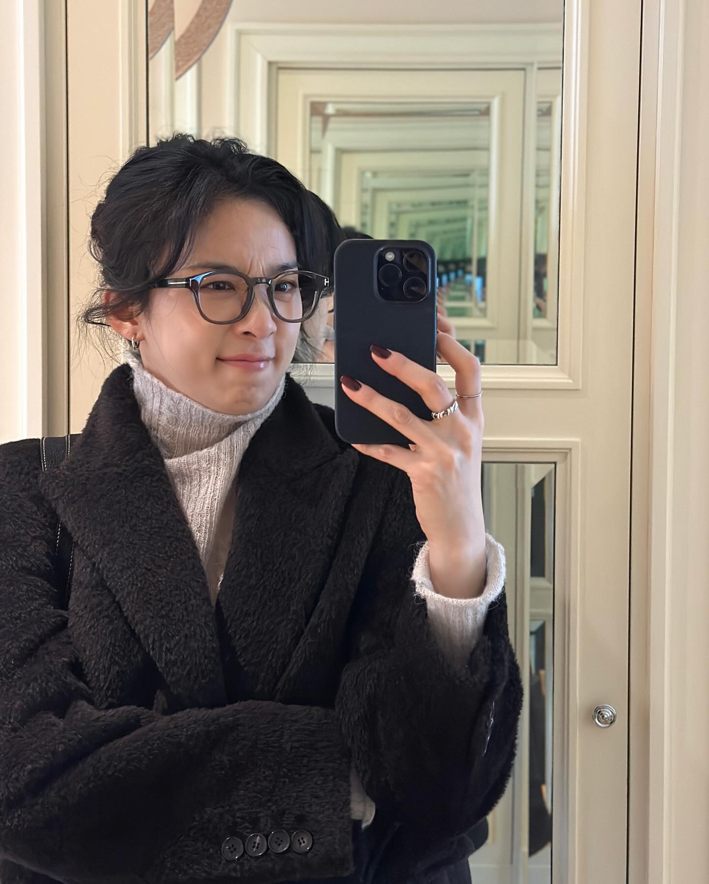 터틀넥에 자켓?실패할 리 없지🖤
출근룩부터 데일리룩까지 입기 좋은 겨울 근본 조합이야💡☑️ 이미지4