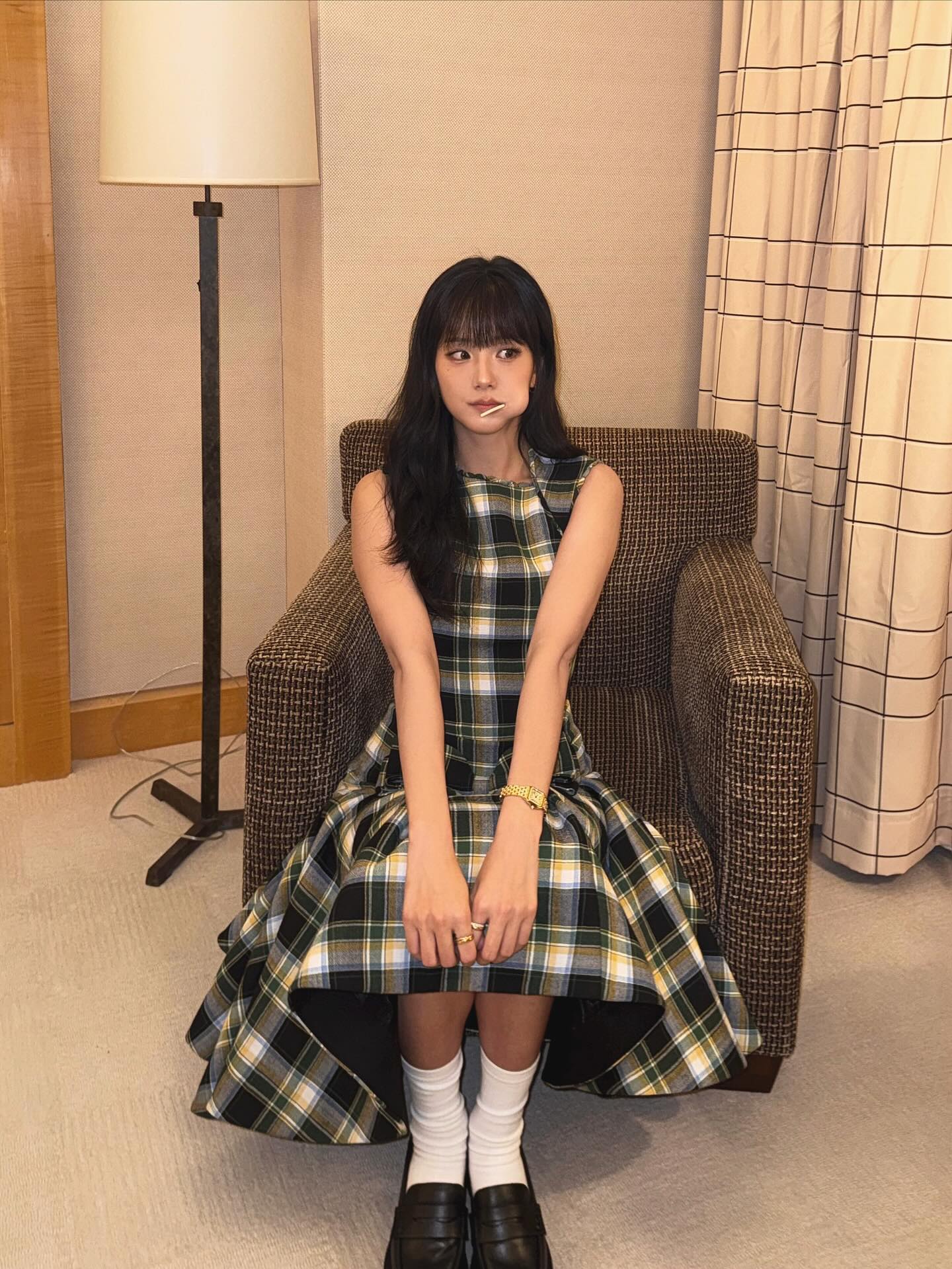 예쁜 여자들의 공통점은 앞머리💓
분위기를 바꾸는 가장 쉬운 방법으로 스타일 변신💇‍♀️🤍
 이미지1