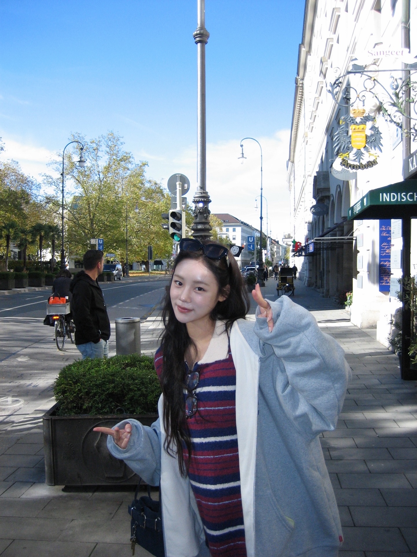 셀럽들도 즐겨 입는다던 후드집업🩶
데일리룩부터 레이어링까지 완벽한 후드집업 지금 꺼내보자🔍🎶 이미지7