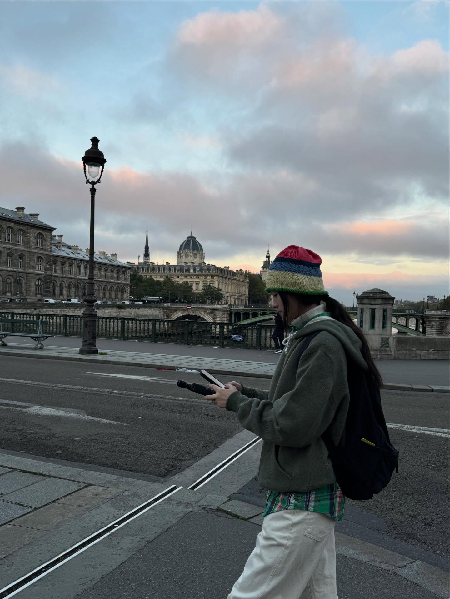 셀럽들도 즐겨 입는다던 후드집업🩶
데일리룩부터 레이어링까지 완벽한 후드집업 지금 꺼내보자🔍🎶 이미지9