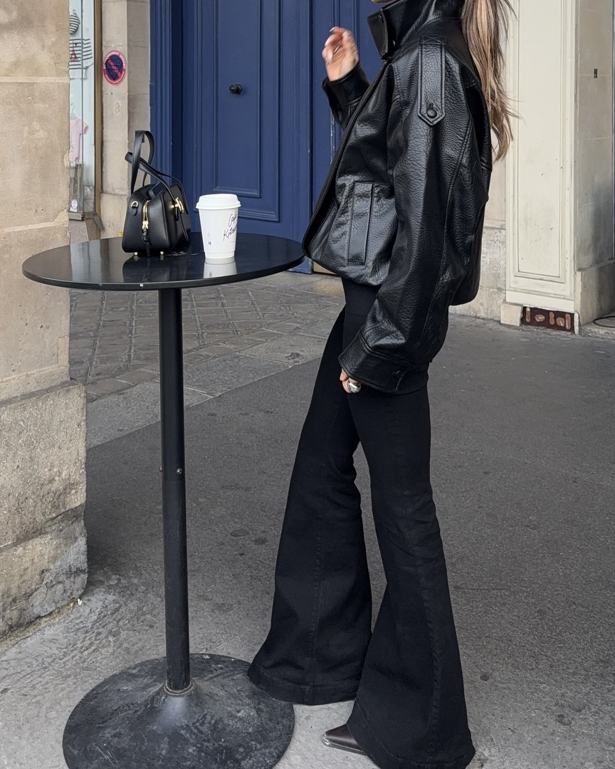 하체 고민은 부츠컷이 해결해줌😯
와이드만 입지 말고 부츠컷 팬츠로 다리 라인 살려보자✨🖤 이미지2