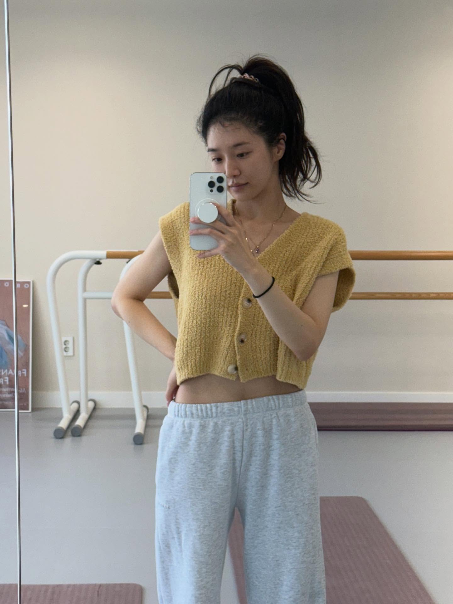 계절마다 손이 가는 트레이닝💓 아우터 무거운 겨울엔 바지라도 편하게 입자🤍🧸 이미지