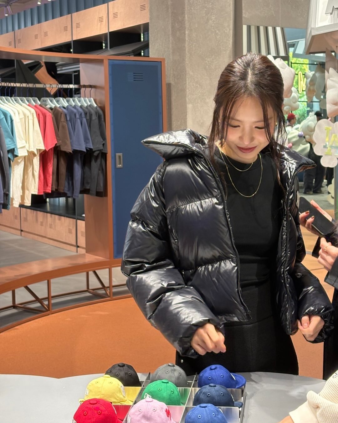 겨울 아우터 중 제일 따뜻한 패딩🤍
가볍고 따뜻하게, 올겨울엔 이것만 입어도 돼❄️☃️ 이미지2