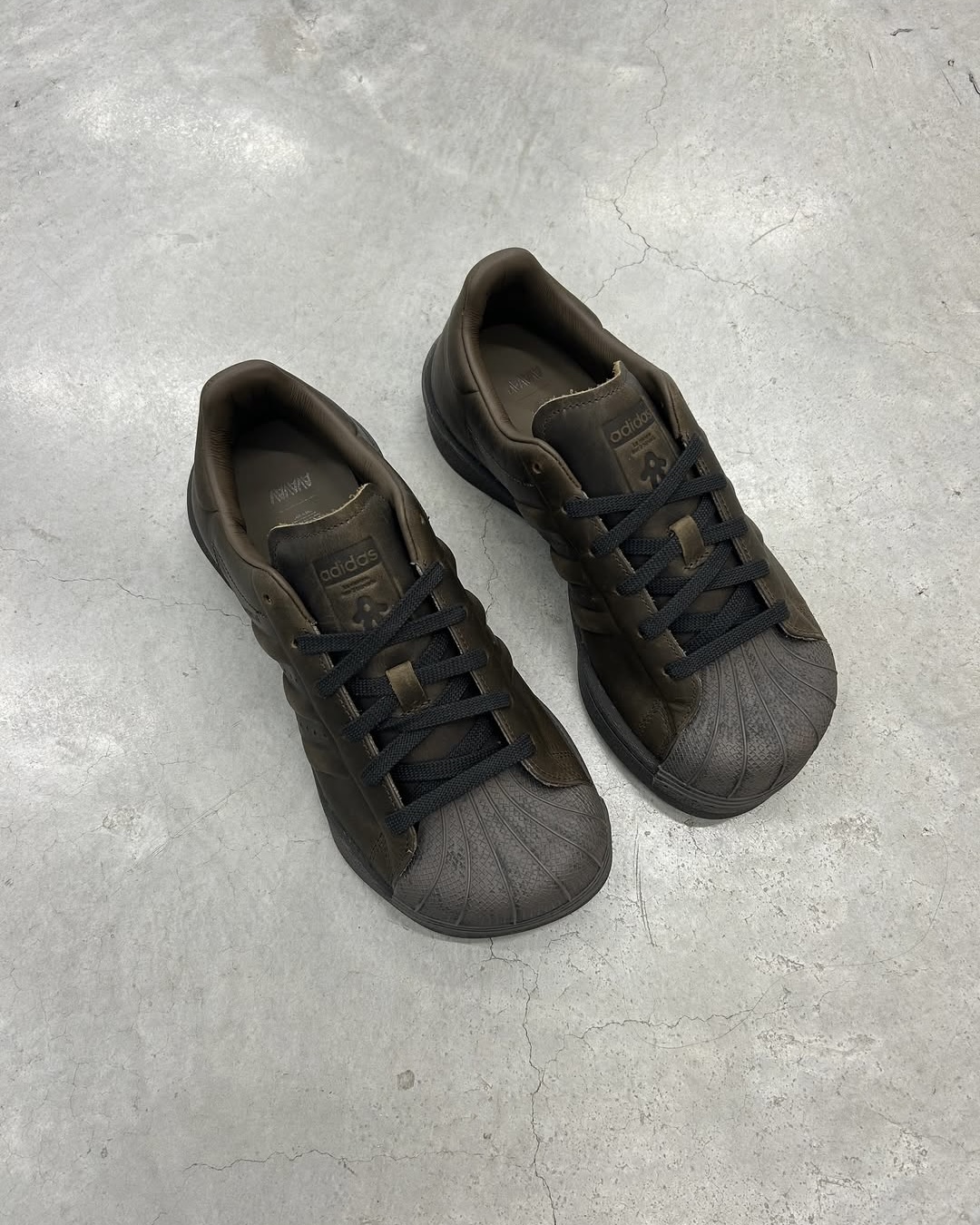 반항적인 아디다스 x 아바바브🧪 이미지2