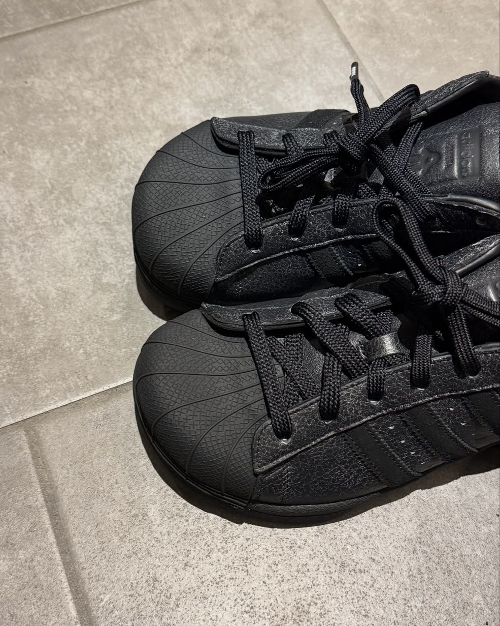 반항적인 아디다스 x 아바바브🧪 이미지4