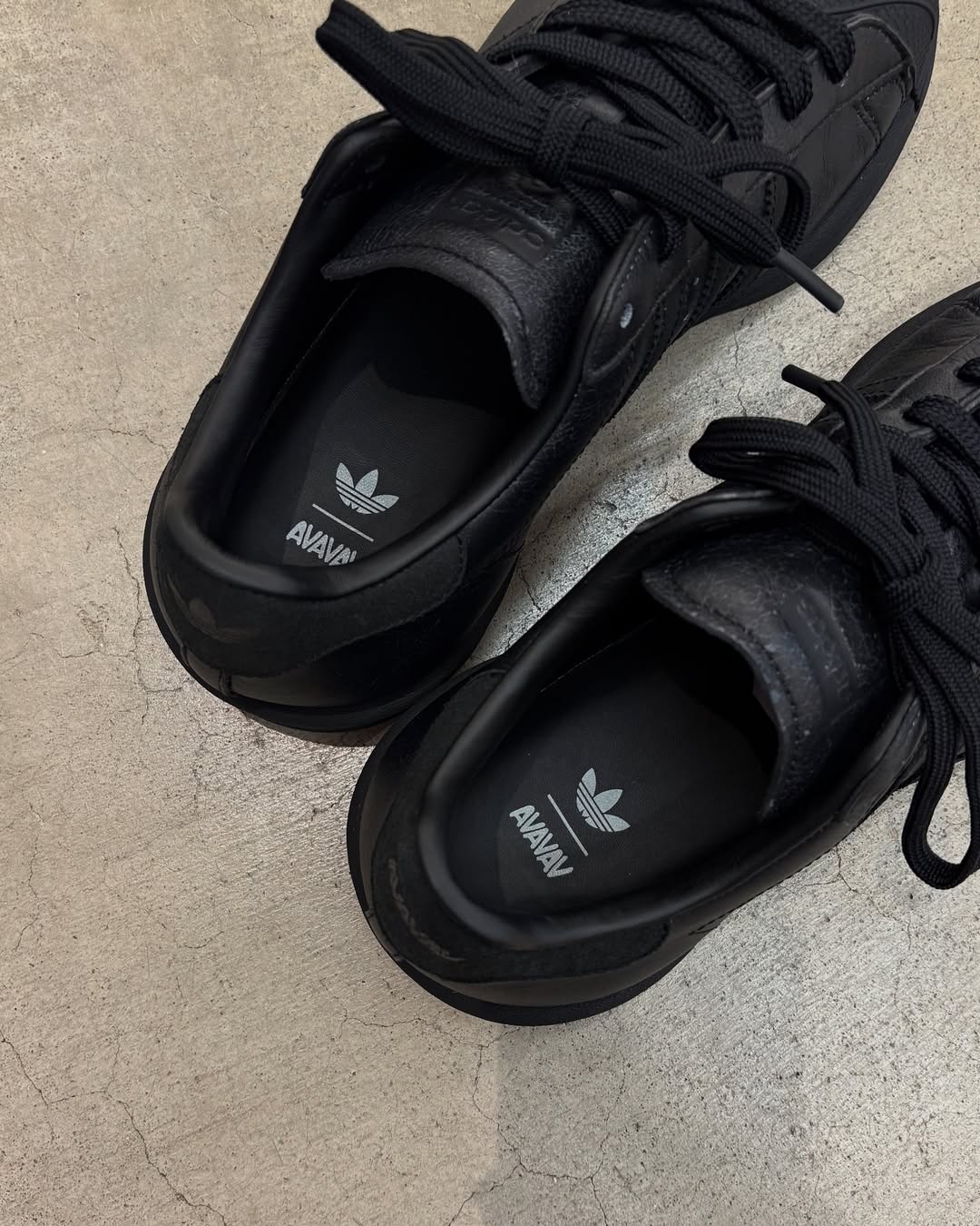 반항적인 아디다스 x 아바바브🧪 이미지7