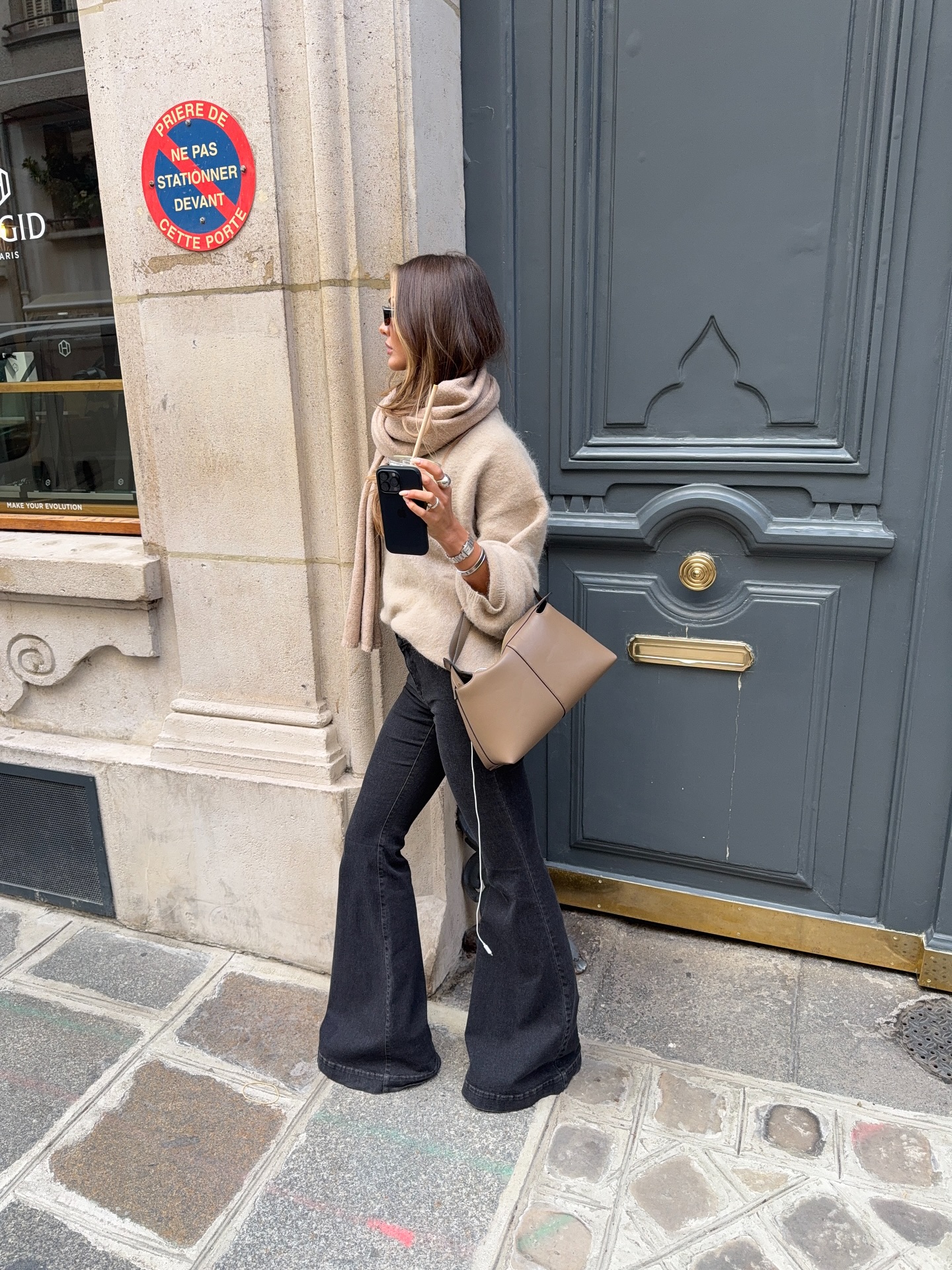 하체 고민은 부츠컷이 해결해줌😯
와이드만 입지 말고 부츠컷 팬츠로 다리 라인 살려보자✨🖤 이미지6