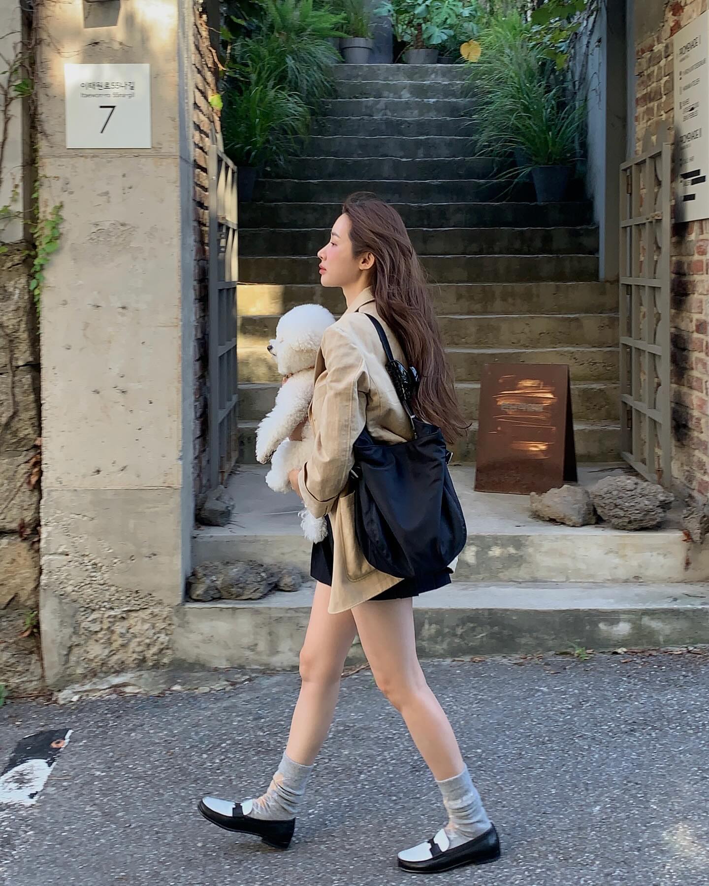 어떤 양말로 로퍼 분위기 바꿀까?🧦
셀럽들의 로퍼 양말 조합 참고해서🔍🧚🏻 활용도 100% 늘려보자 이미지1