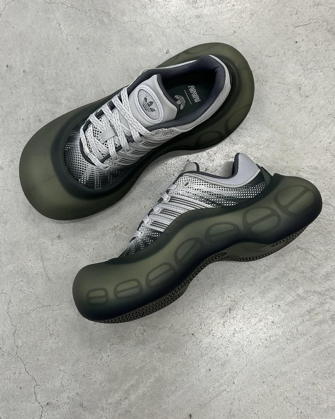 반항적인 아디다스 x 아바바브🧪 이미지1