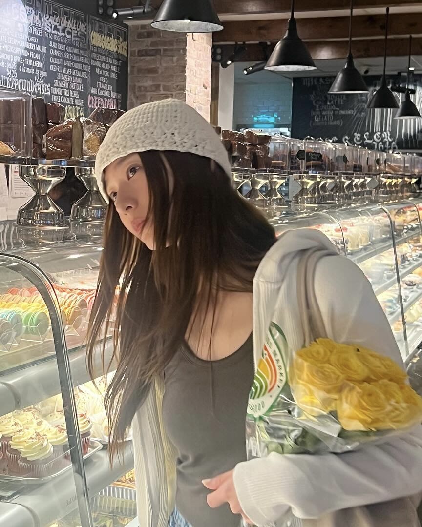 비니 부담돼? 크리스탈처럼 써봐❄️
겨울 다가오면 크리스탈 룩에 빠질 수 없는 비니 코디 참고✨🔍 이미지