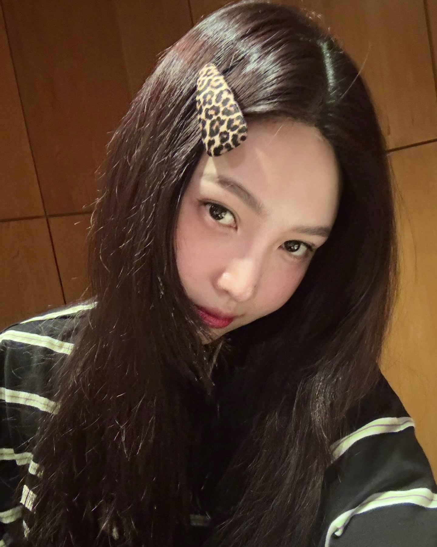 레오파드도 세련되게 코디 가능해🐆
가디건부터 머플러까지 다양한 레오파드 아이템으로 즐기자🤎🖤
 이미지5