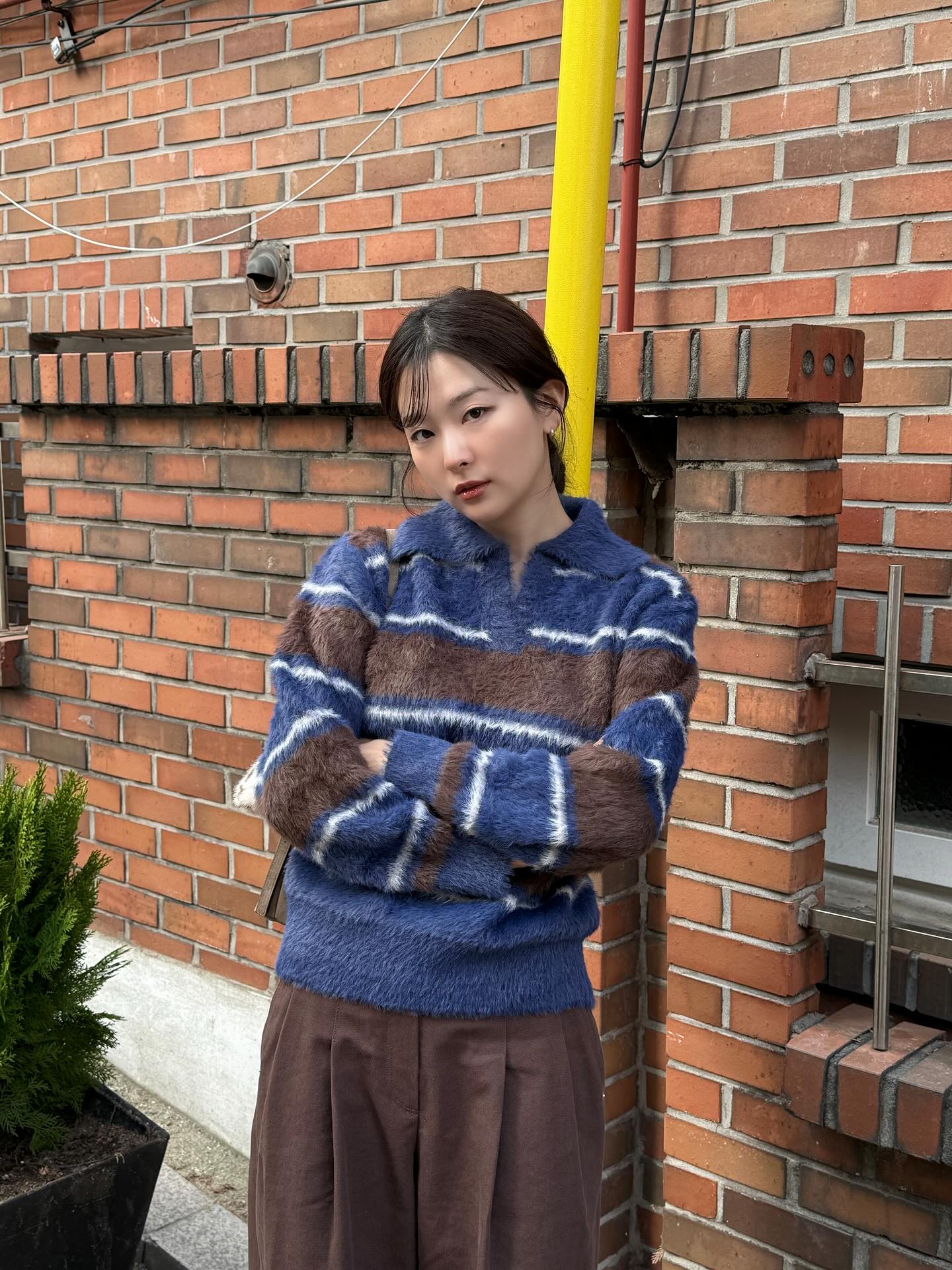 -3kg처럼 보이는 스트라이프 니트🫢
원색 니트만 입지 말고, 스트라이프로 슬림하게 분위기 바꿔💙🤎 이미지1