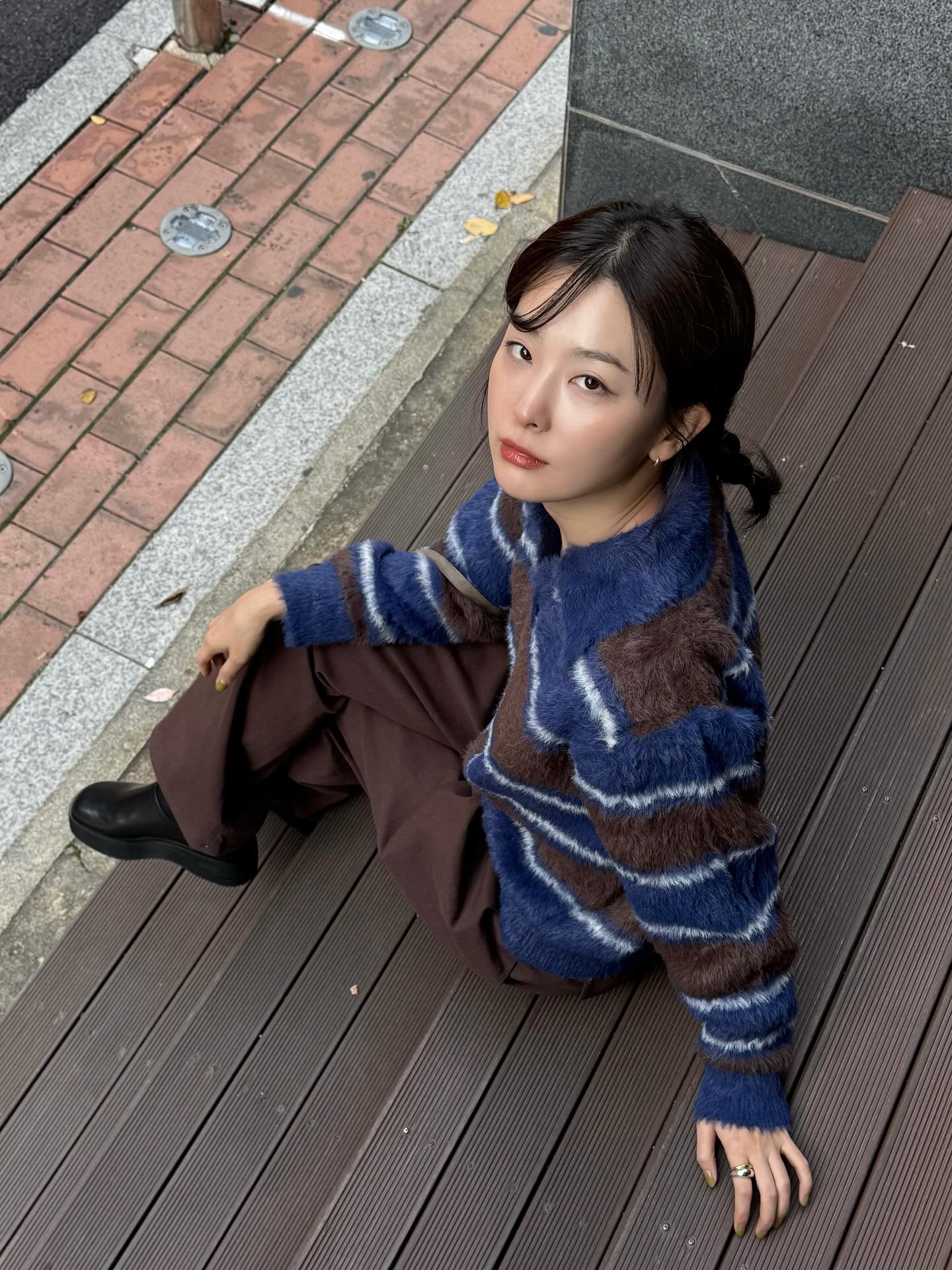 -3kg처럼 보이는 스트라이프 니트🫢
원색 니트만 입지 말고, 스트라이프로 슬림하게 분위기 바꿔💙🤎 이미지2