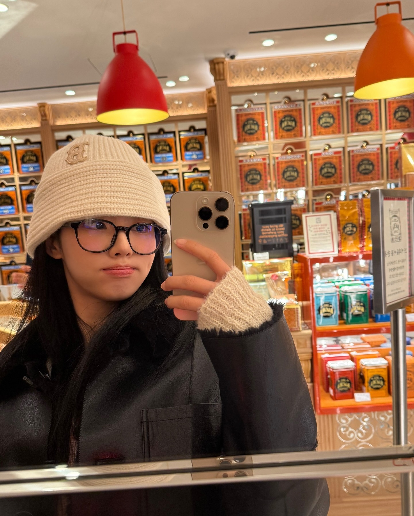 겨울 데일리로 빠지지 않는 무스탕🧚🏻
지금처럼 쌀쌀할 때 스타일링 하기 좋은 무스탕 하나 챙기자🖤🤎 이미지