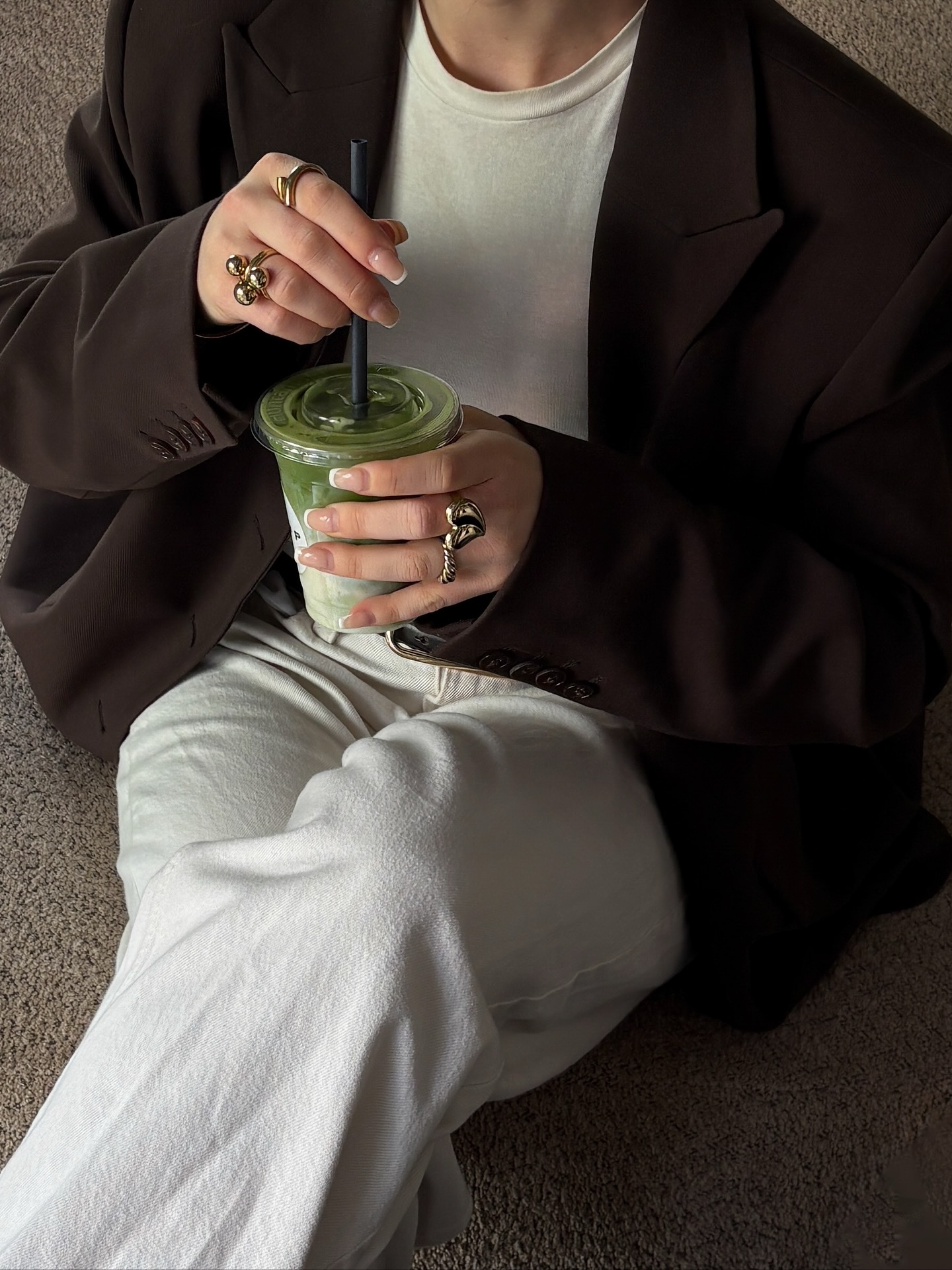 차분하고 세련된 화이트 팬츠🤍
어떤 컬러에도 어울리는 화이트 팬츠 매직🦢✨ 이미지3