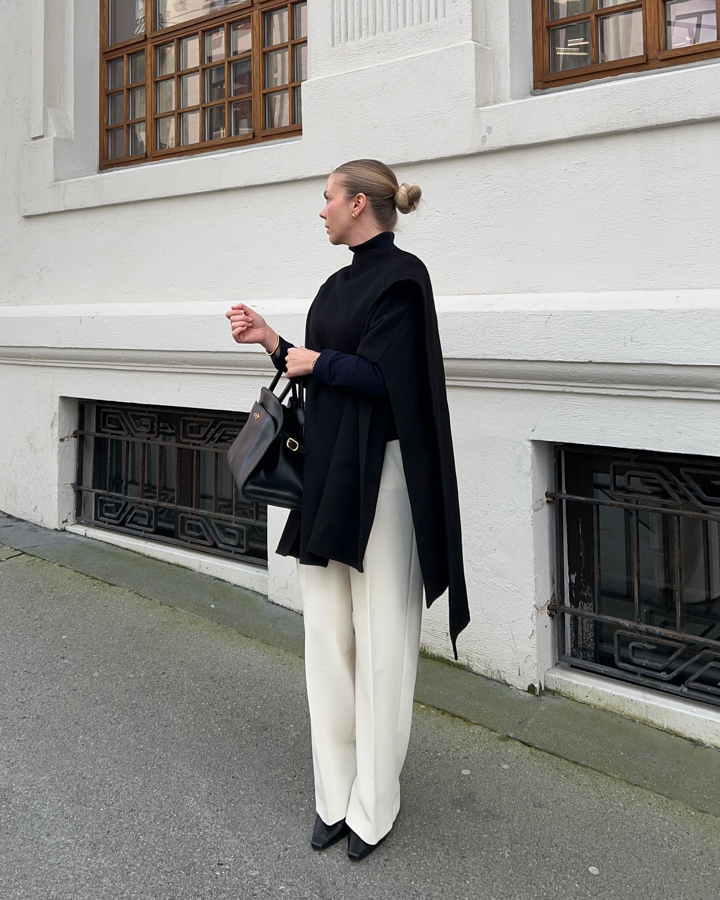 차분하고 세련된 화이트 팬츠🤍
어떤 컬러에도 어울리는 화이트 팬츠 매직🦢✨ 이미지4