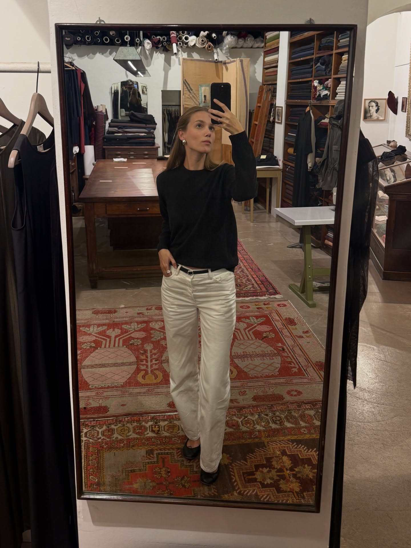 차분하고 세련된 화이트 팬츠🤍
어떤 컬러에도 어울리는 화이트 팬츠 매직🦢✨ 이미지6