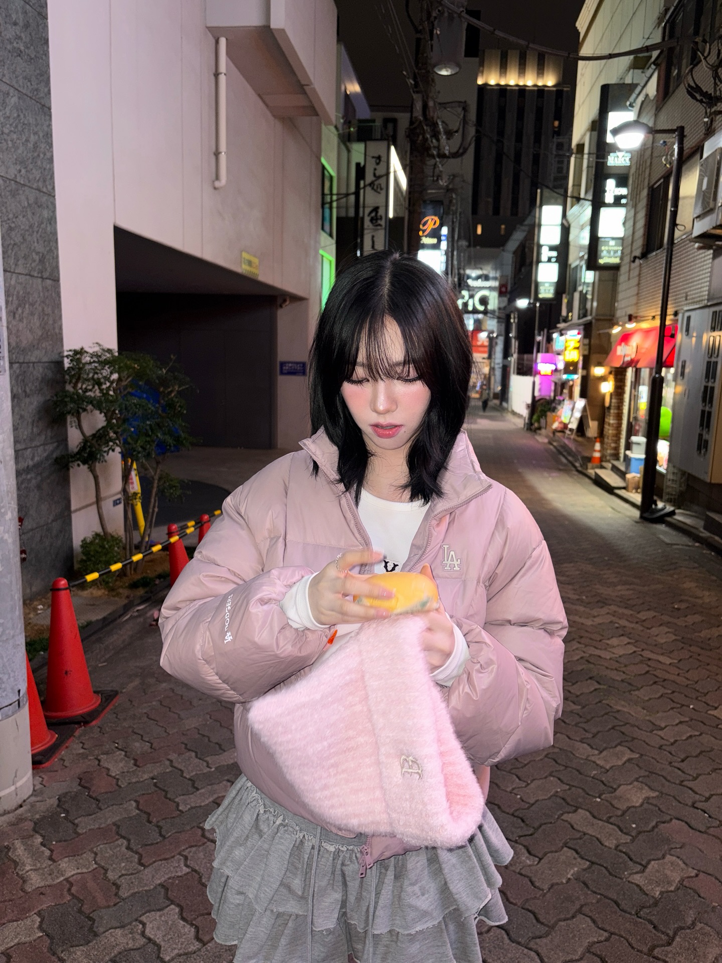 언제까지 검정색만 입을 거야?🖤
이번 겨울엔 컬러로 분위기 바꿔볼 때☃️✨ 이미지2