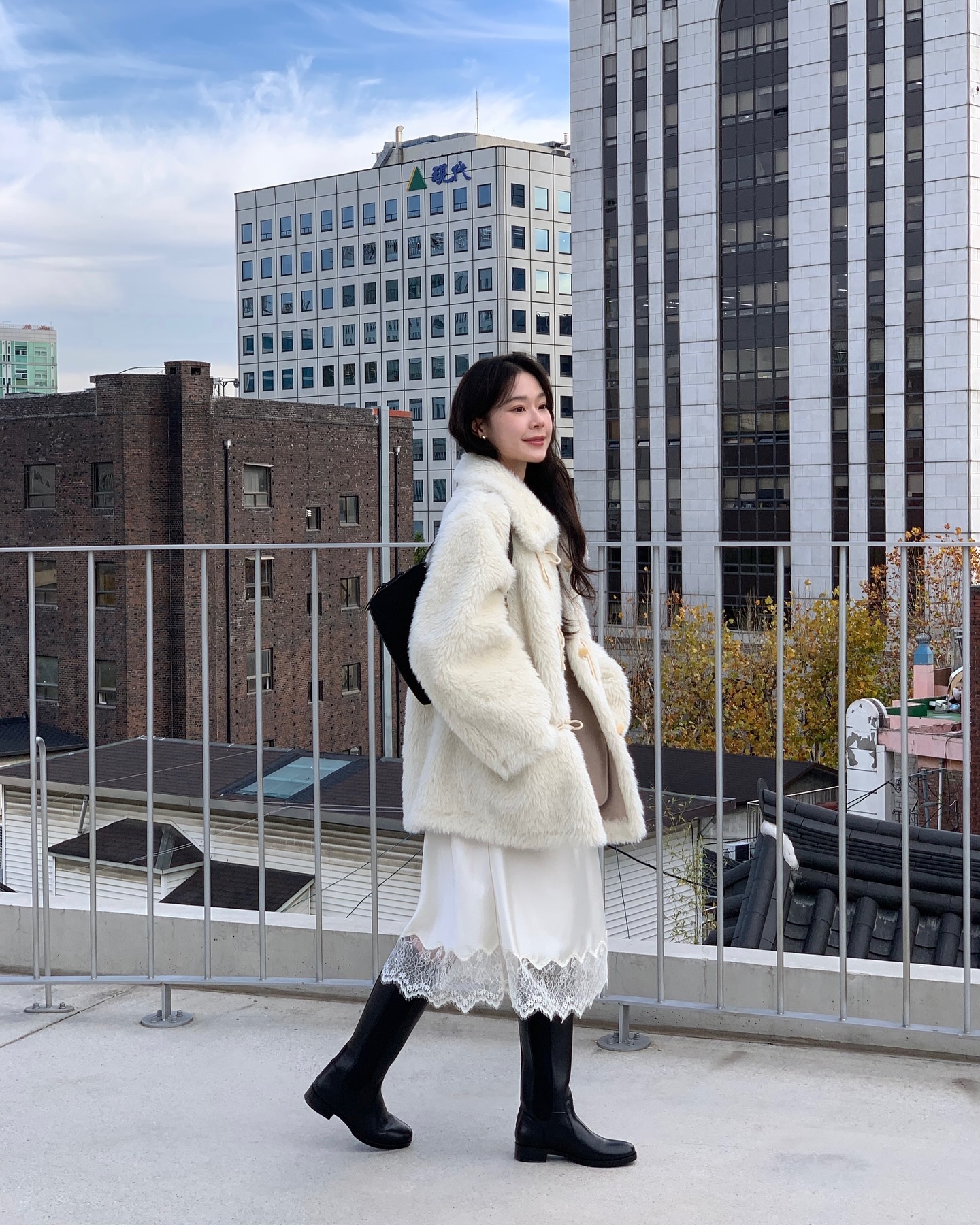 쉽게 입자! 화이트 롱스커트🪽
어디에 매치해도 예쁜🫧🦢 추운 날씨에도 화사하게 완성 이미지6