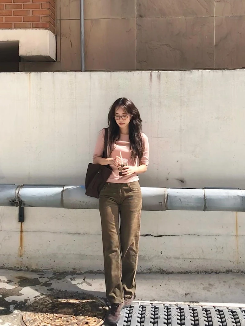 부해 보여서 코듀로이 피했다면?🔍
이젠 슬림하게 떨어지는 코듀로이 팬츠로 겨울 준비하자🤎💙 이미지7