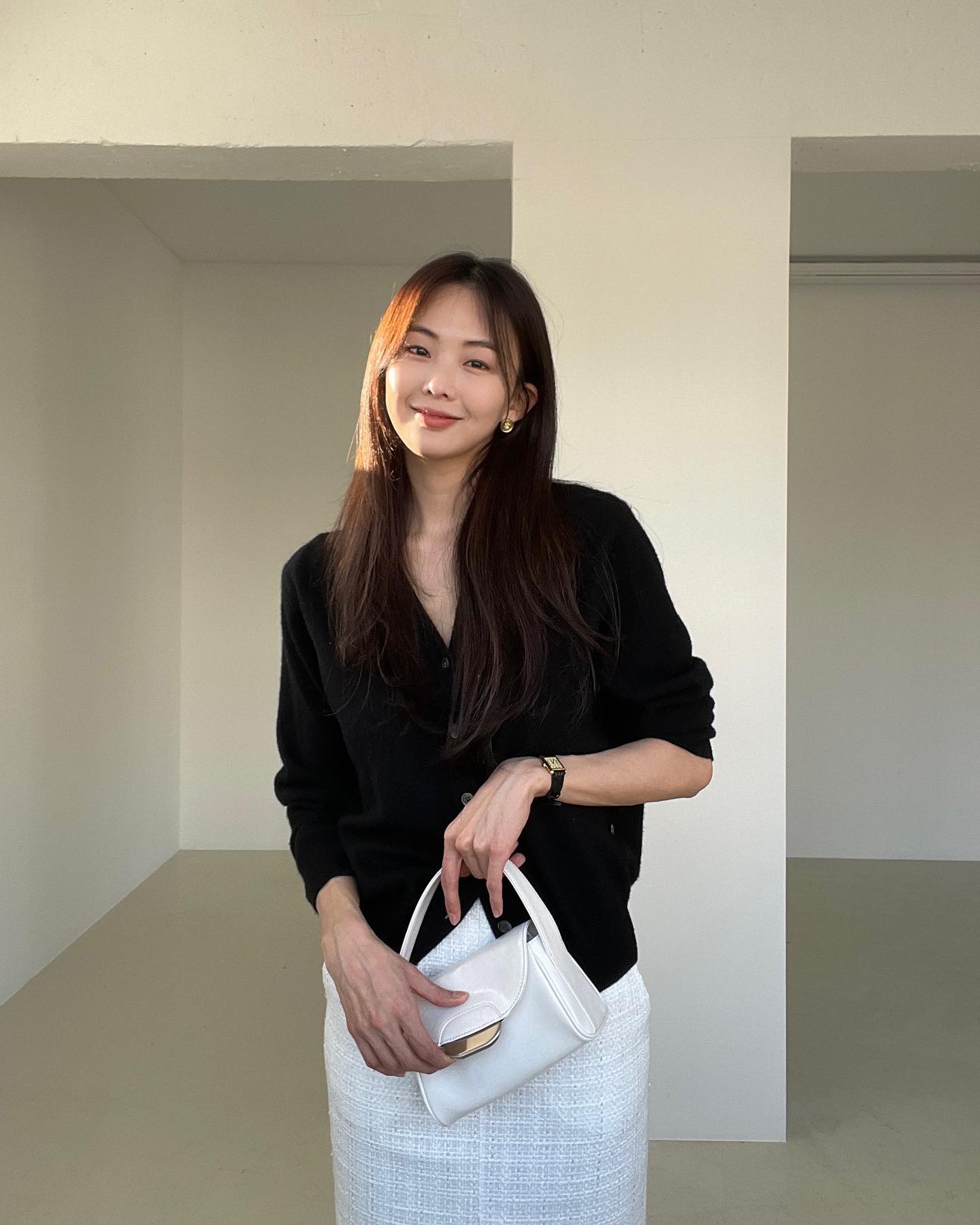 쉽게 입자! 화이트 롱스커트🪽
어디에 매치해도 예쁜🫧🦢 추운 날씨에도 화사하게 완성 이미지3