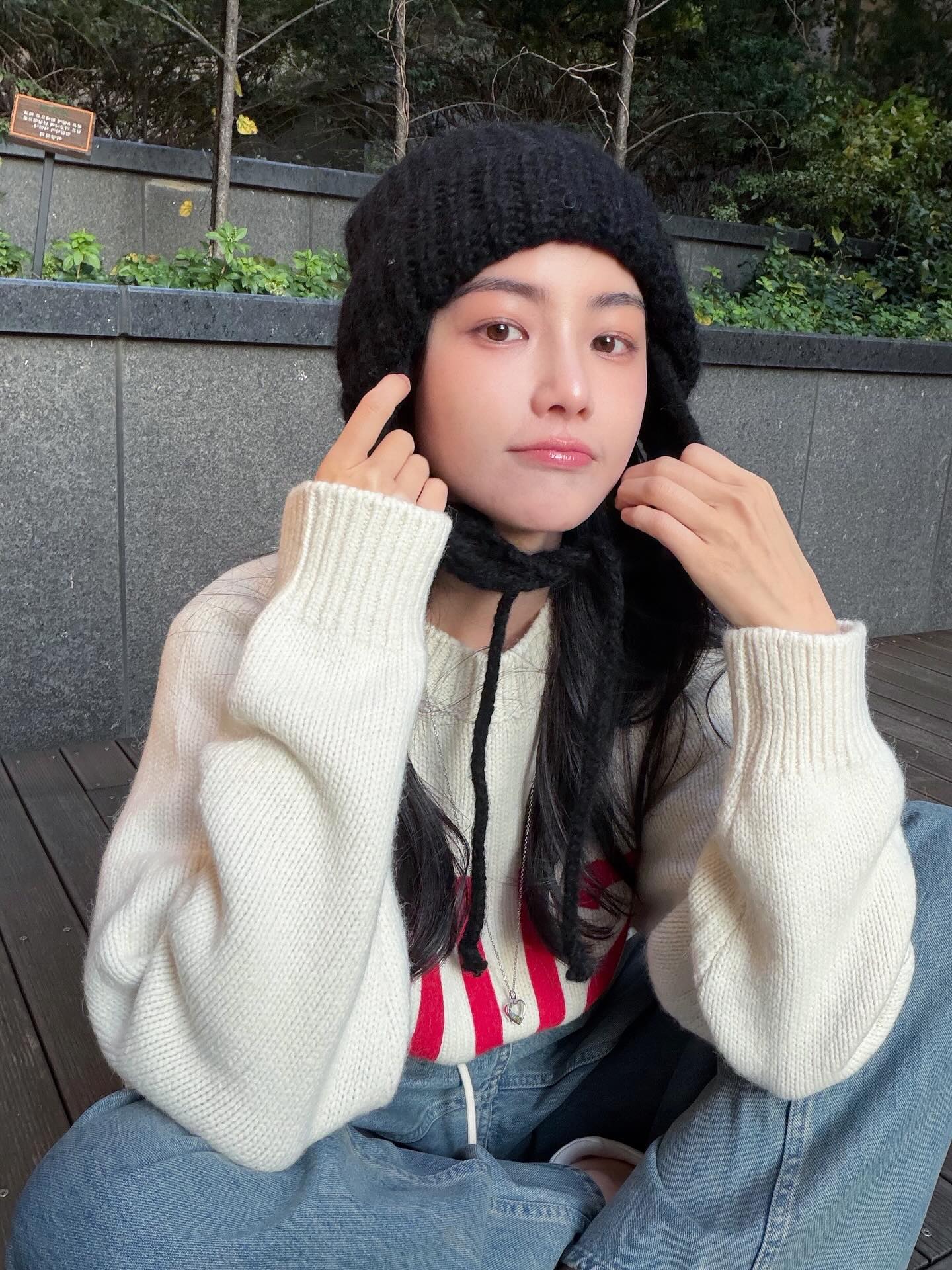 귀까지 포근하게 덮는 보닛햇🧶
겨울엔 귀엽고 따뜻하게 이렇게만 쓰자☃️🤍 이미지