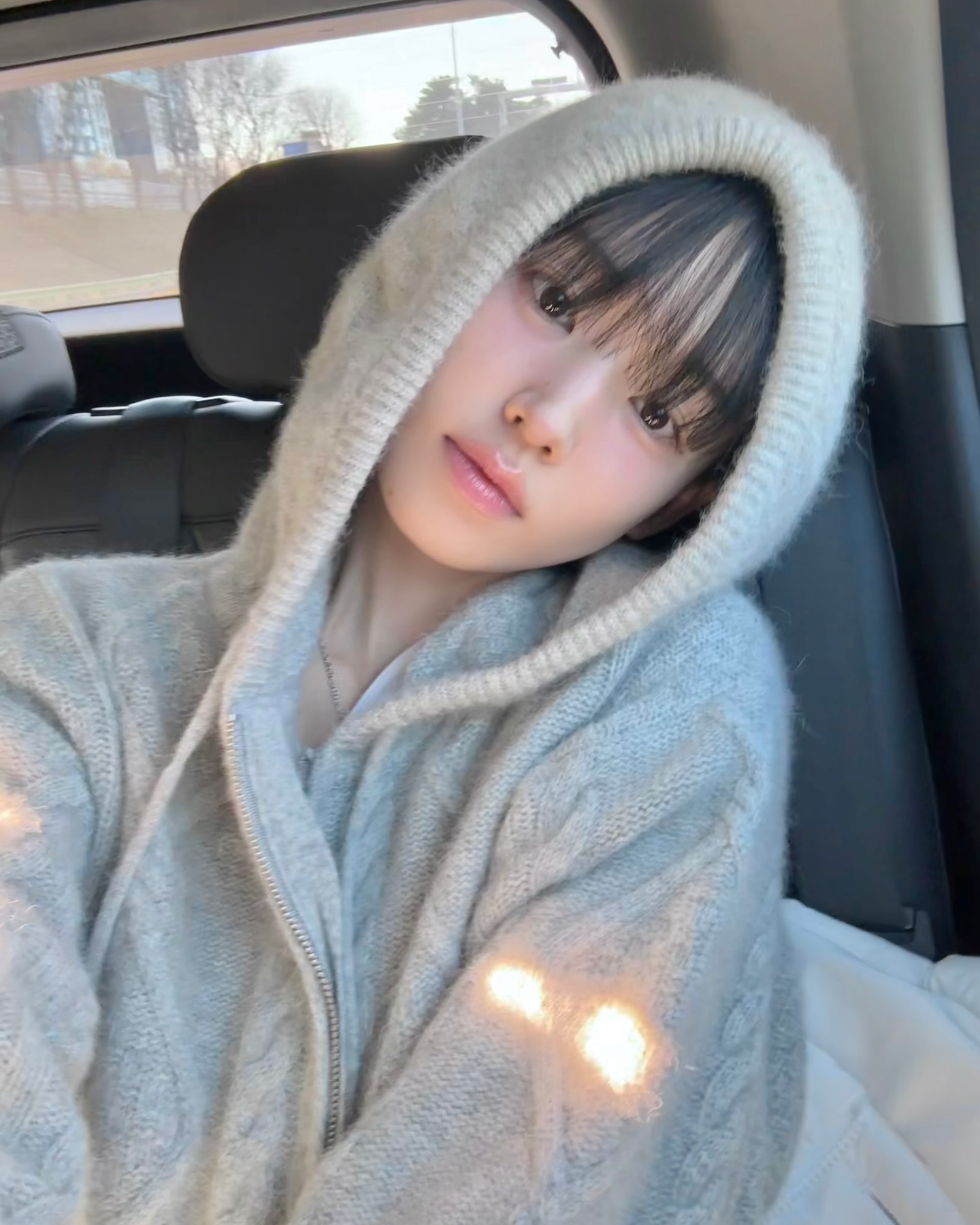 귀까지 포근하게 덮는 보닛햇🧶
겨울엔 귀엽고 따뜻하게 이렇게만 쓰자☃️🤍 이미지