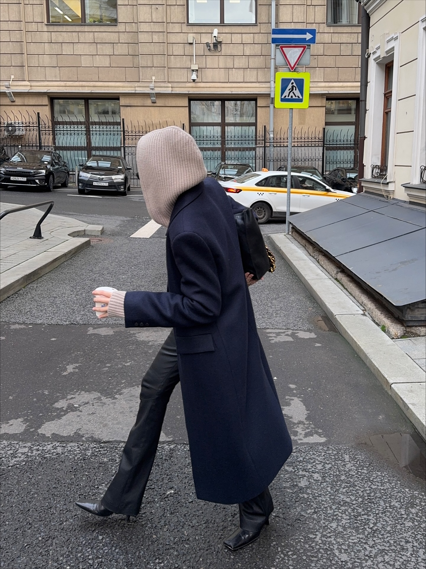 길수록 예쁜 롱코트의 매력🖤
다리 길어 보이는 세련된 실루엣🧥✨ 이미지2