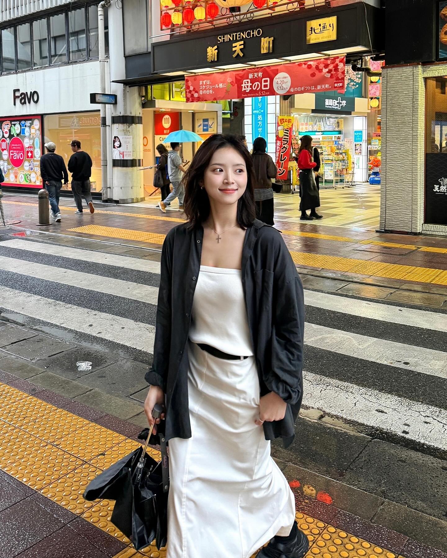 쉽게 입자! 화이트 롱스커트🪽
어디에 매치해도 예쁜🫧🦢 추운 날씨에도 화사하게 완성 이미지4