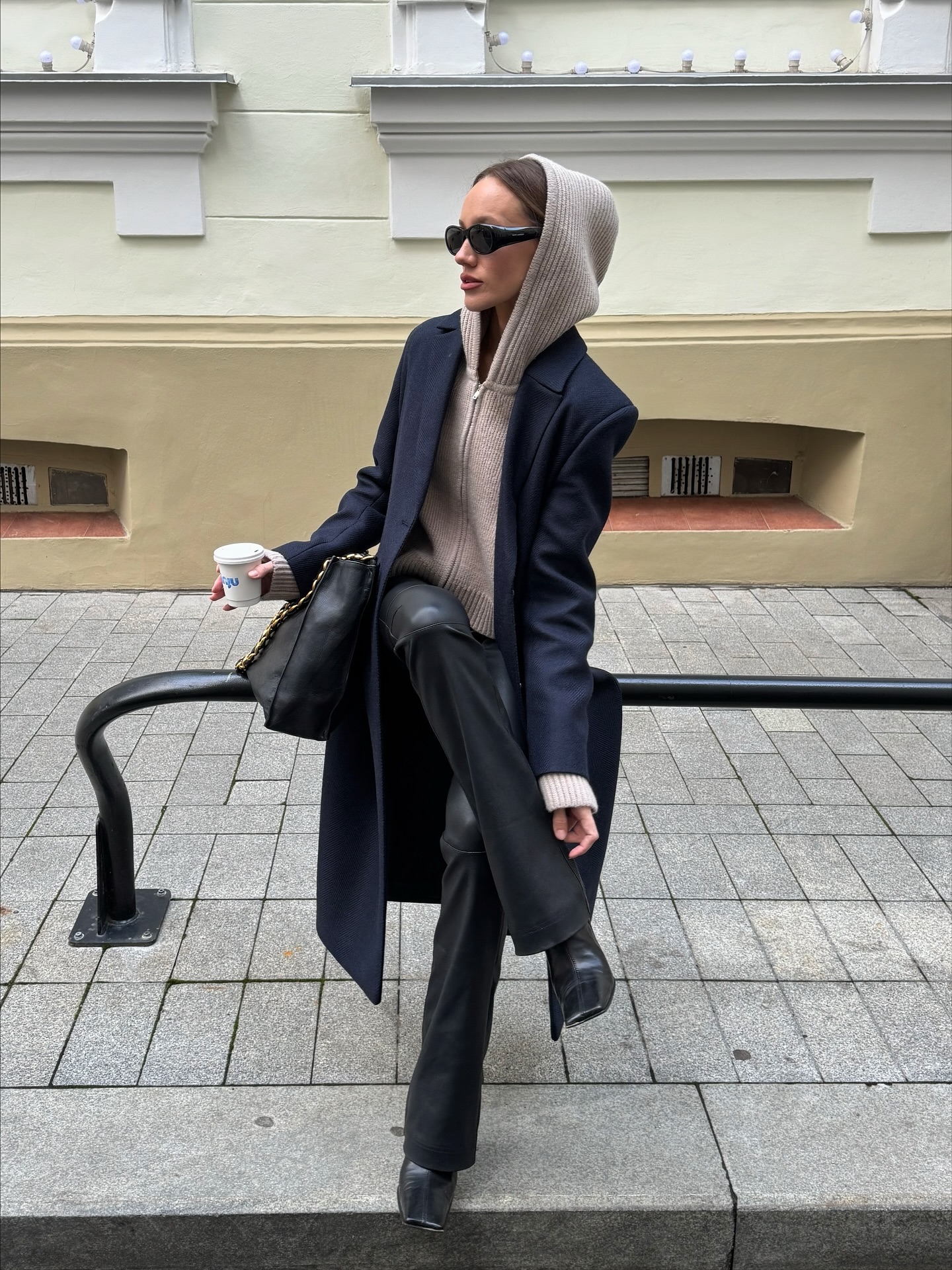 길수록 예쁜 롱코트의 매력🖤
다리 길어 보이는 세련된 실루엣🧥✨ 이미지7