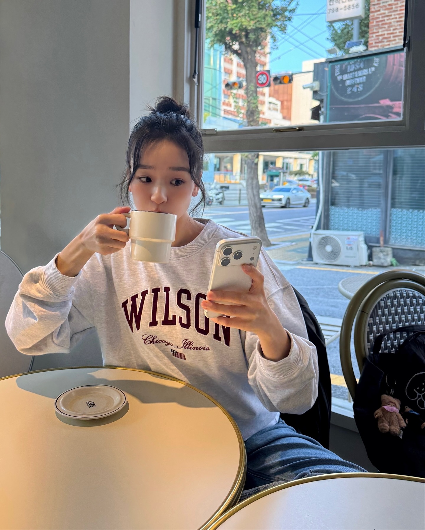 정전기 걱정 없는 똥머리 계절🤍
바람에도 흐트러지지 않는 내추럴 꾸안꾸 헤어스타일🌀✨ 이미지6