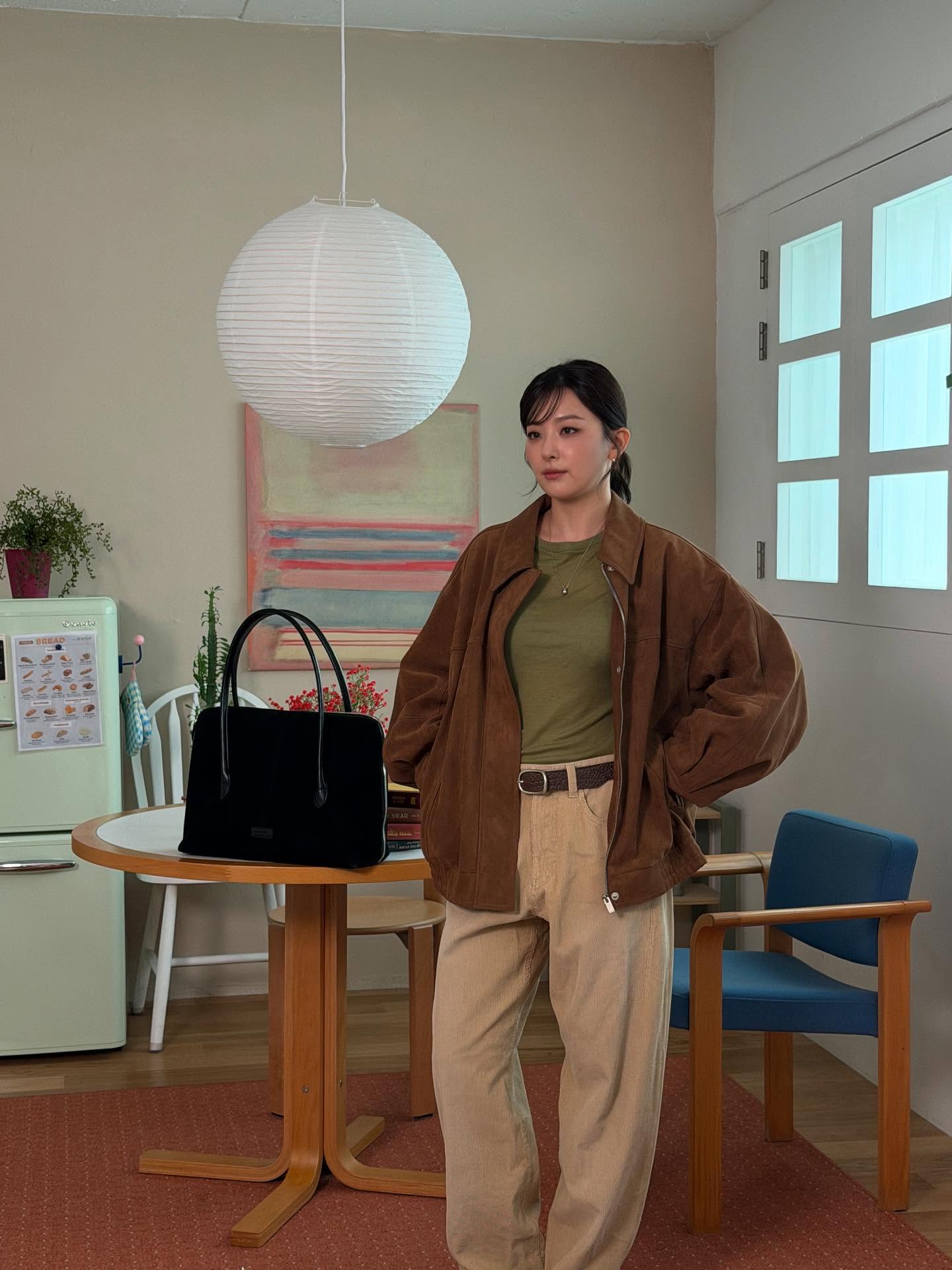 부해 보여서 코듀로이 피했다면?🔍
이젠 슬림하게 떨어지는 코듀로이 팬츠로 겨울 준비하자🤎💙 이미지4