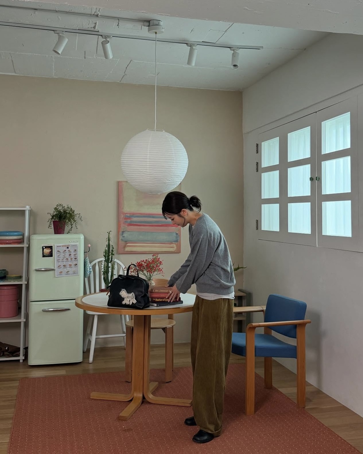 부해 보여서 코듀로이 피했다면?🔍
이젠 슬림하게 떨어지는 코듀로이 팬츠로 겨울 준비하자🤎💙 이미지3